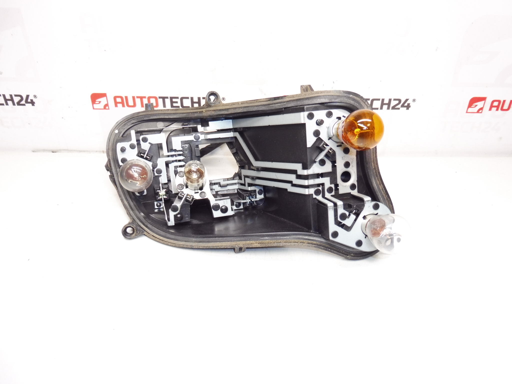 Perusoikea takavalo ulkoa Citroën C4 II 9808624380 9808624580