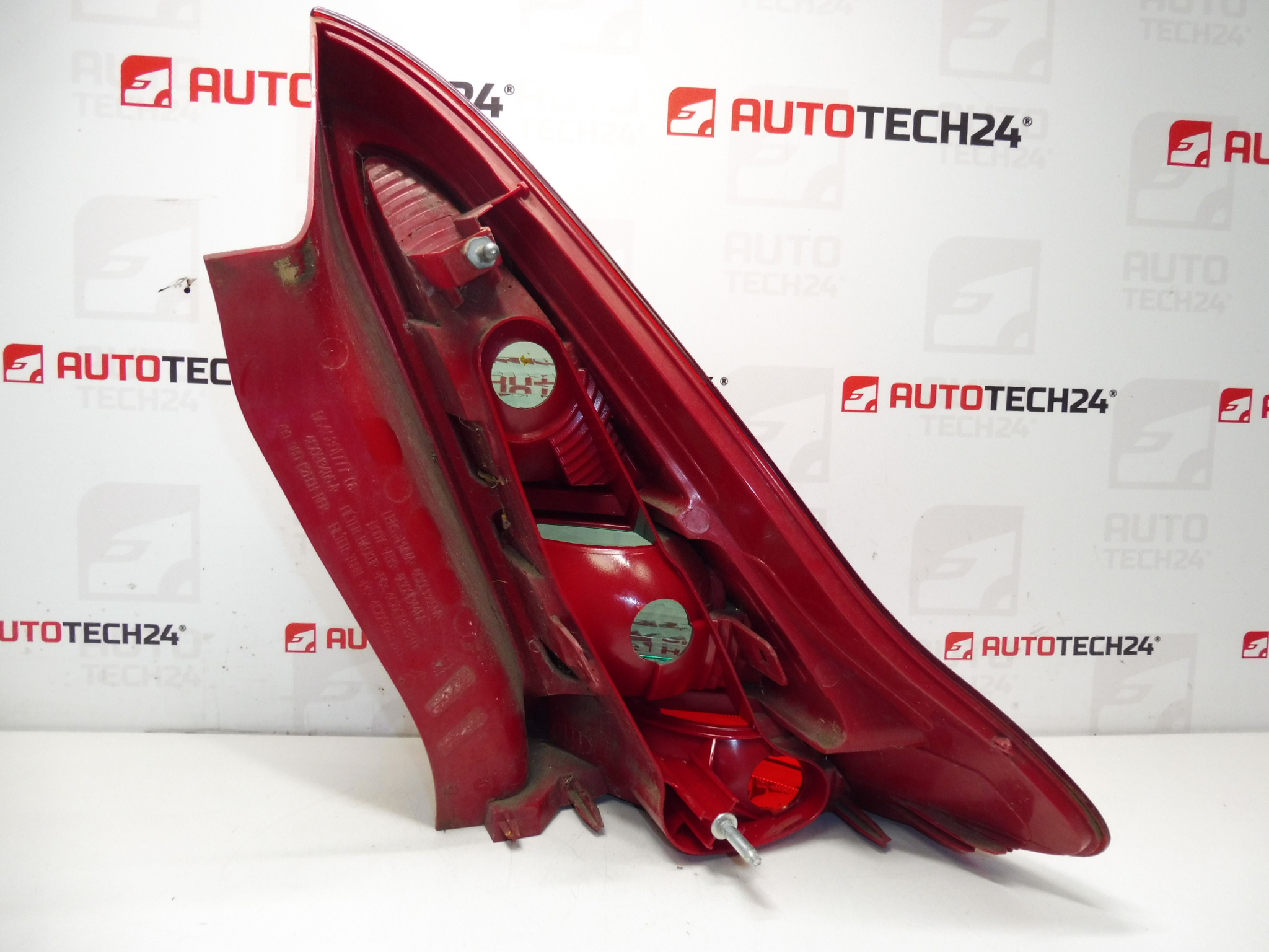 Vasen takavalaisin kevyt Citroën C4 3 ovet ilman pistorasia 9646801777 6350T6