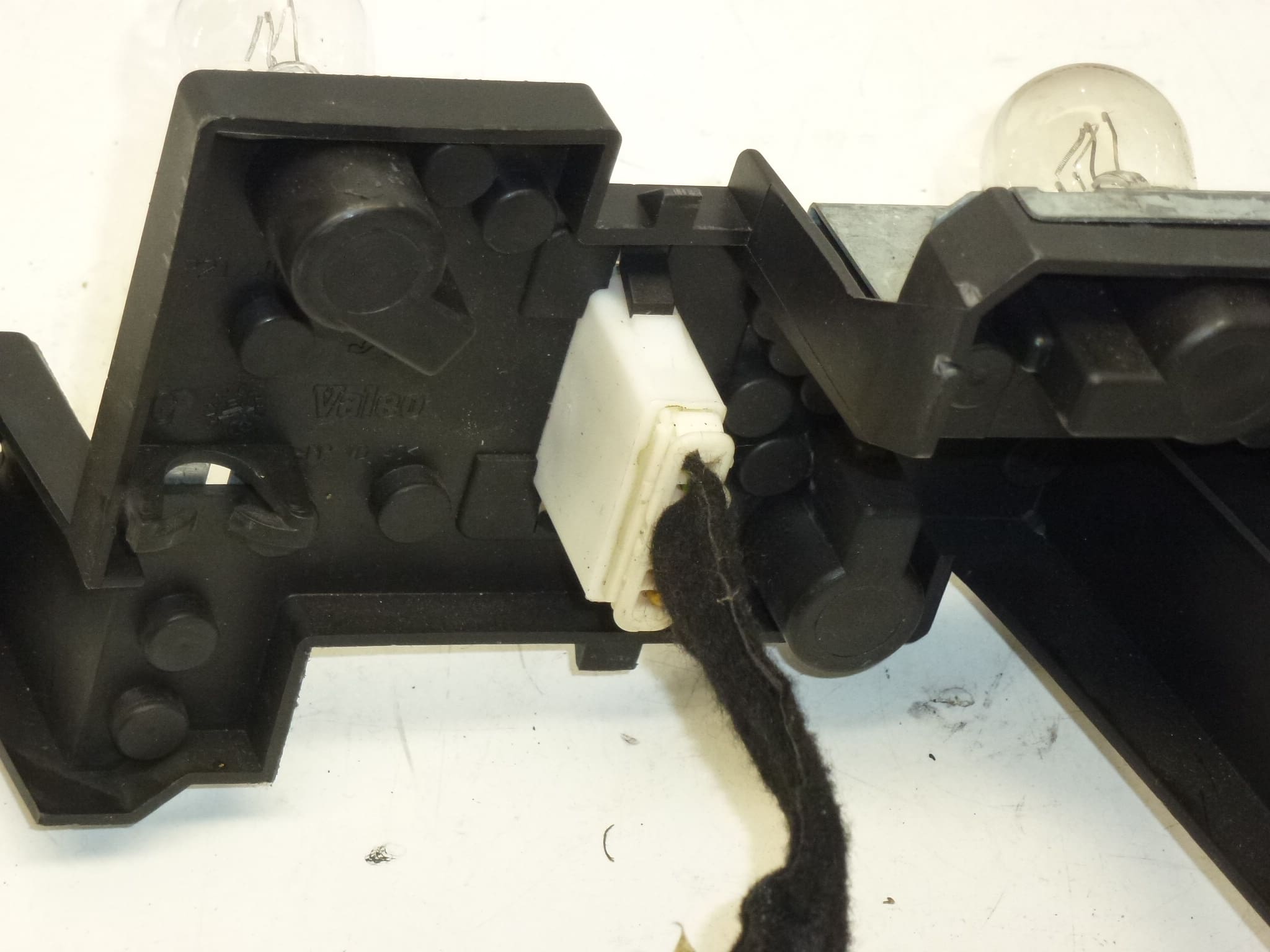 Pistorasia ja johdotus vasen takavalo Peugeot 407 sedan 6350GE