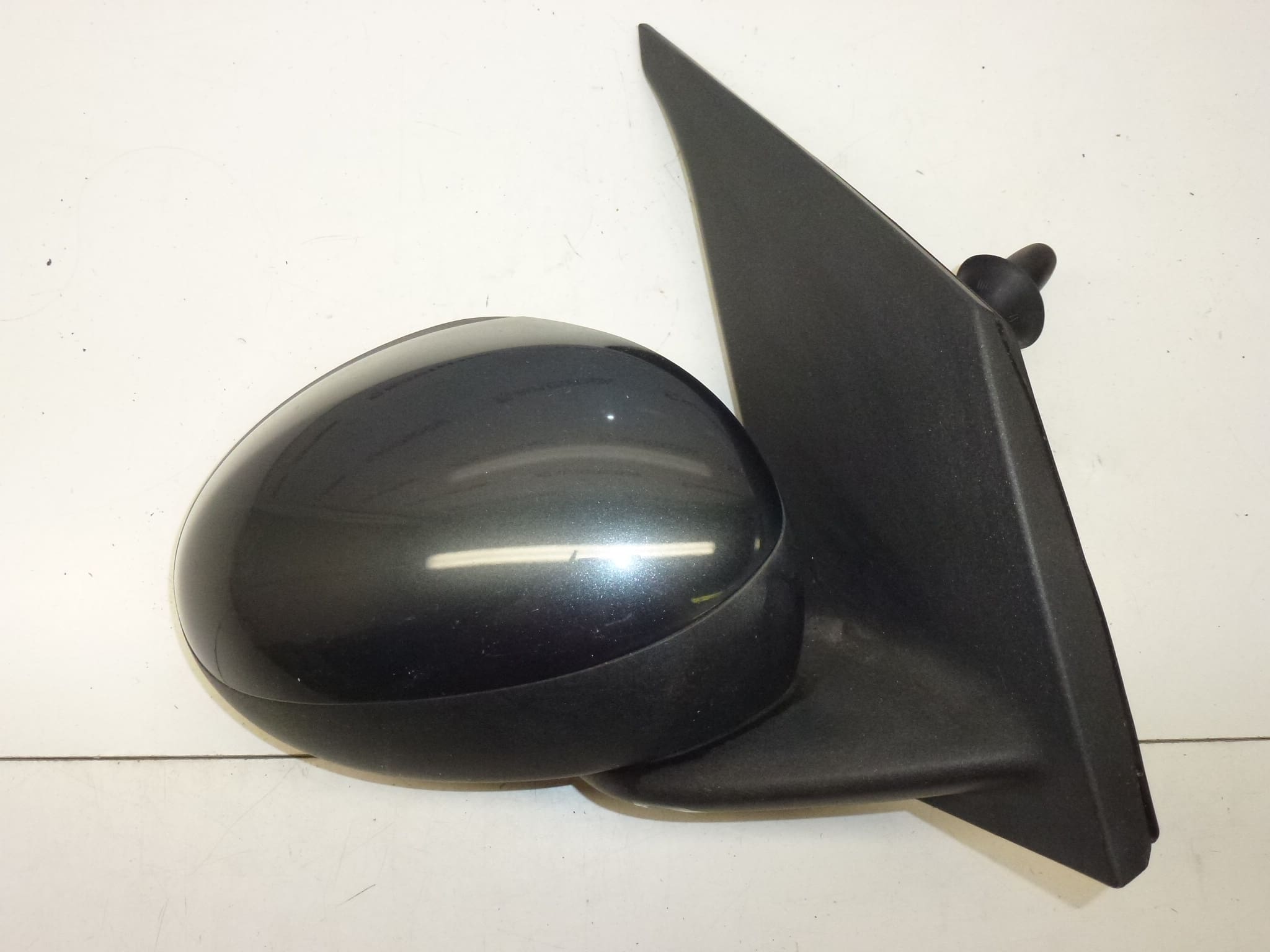 Peili oikea tummanharmaa metallinen Citroën C1 Peugeot 107 87910-0H010 87910-0H011