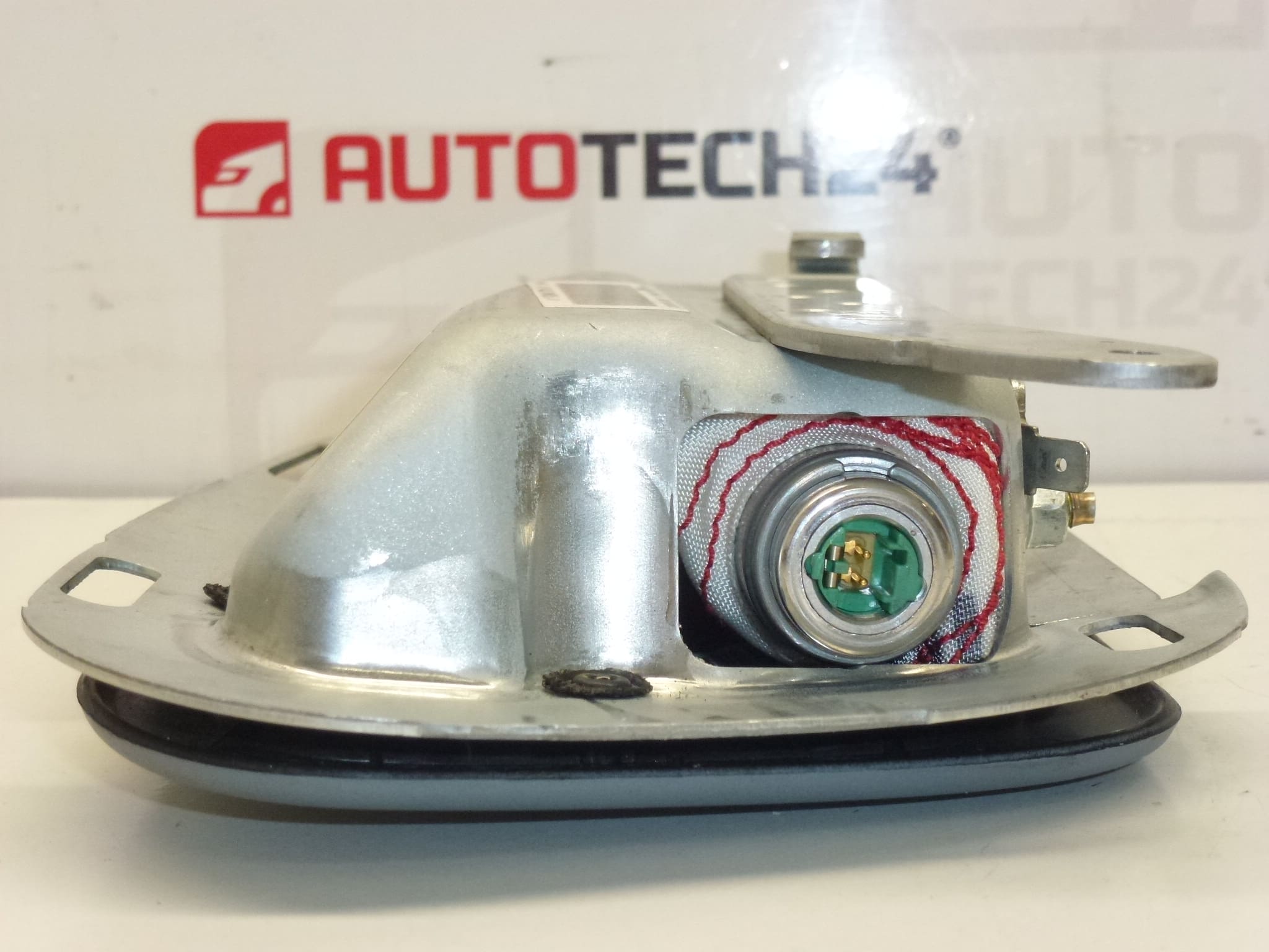 Istuimen turvatyyny vaaleanharmaa oikea Citroën C2 C3 96462516LT 8216Q7