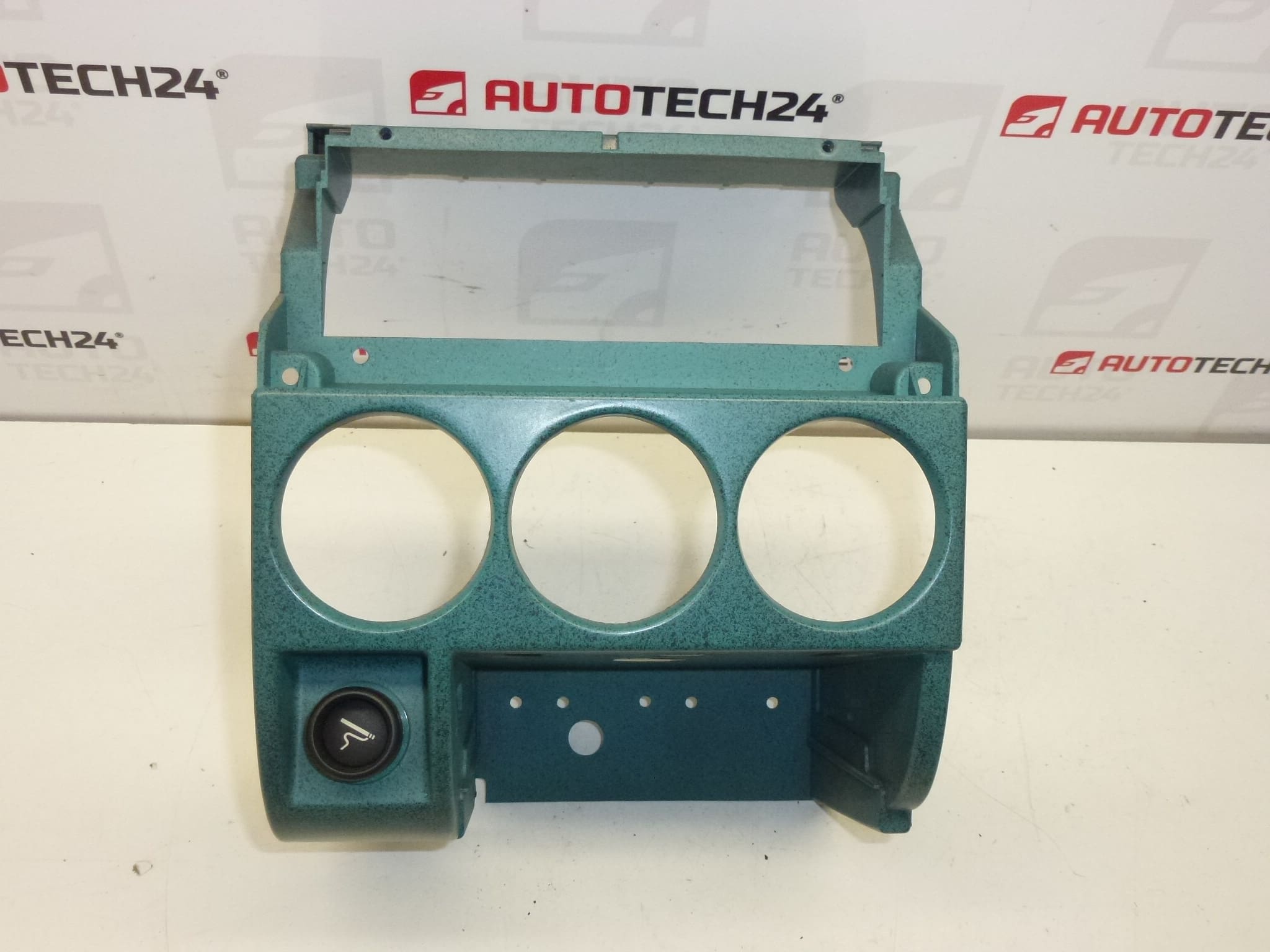 Kojelautapaneeli Citroën Berlingo I ja Peugeot Partner I 9602991677 8203LA