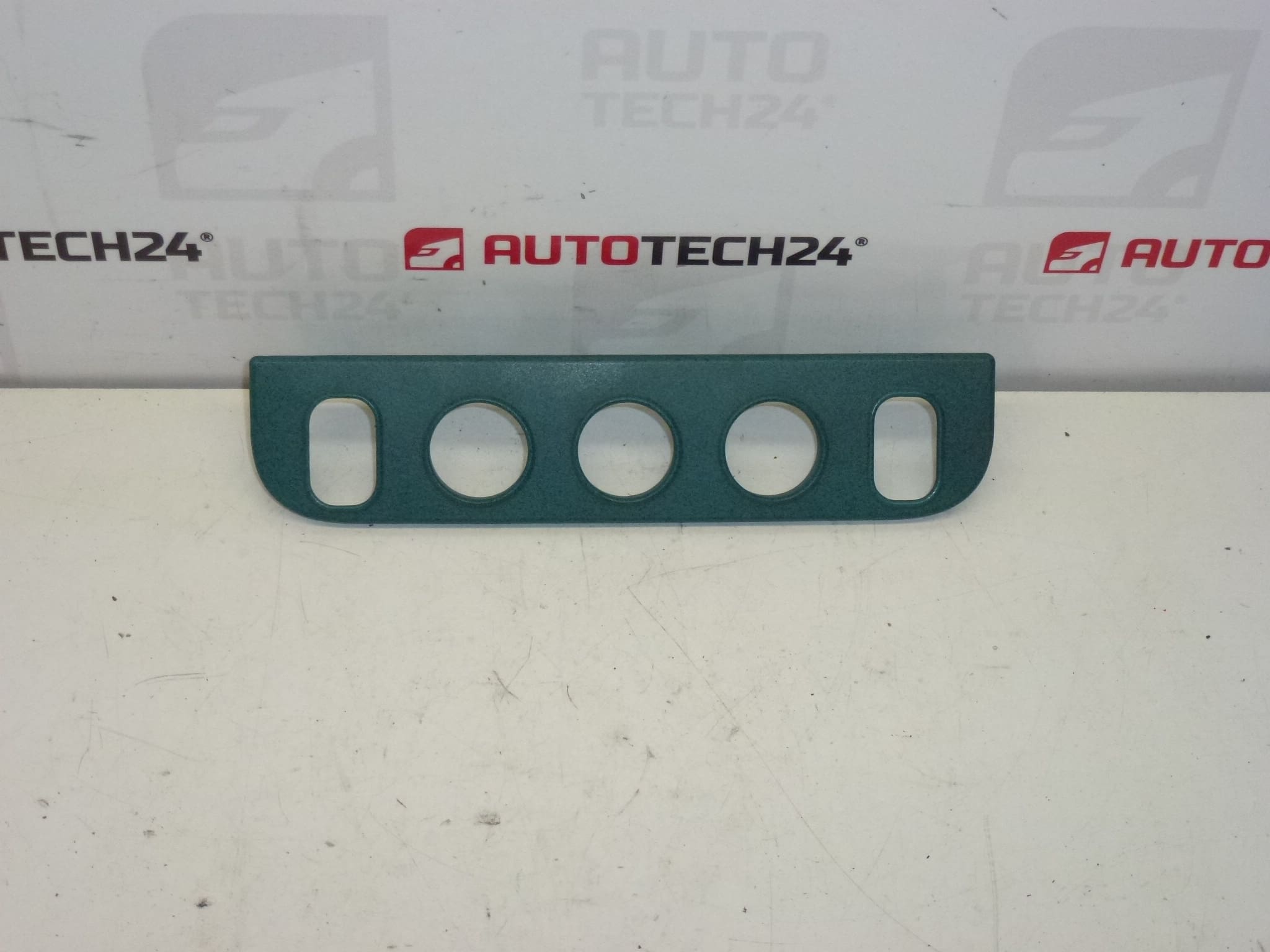 Kojelaudan kansi Citroën Berlingo I ja Peugeot Partner I 96210132ZL 8212ER