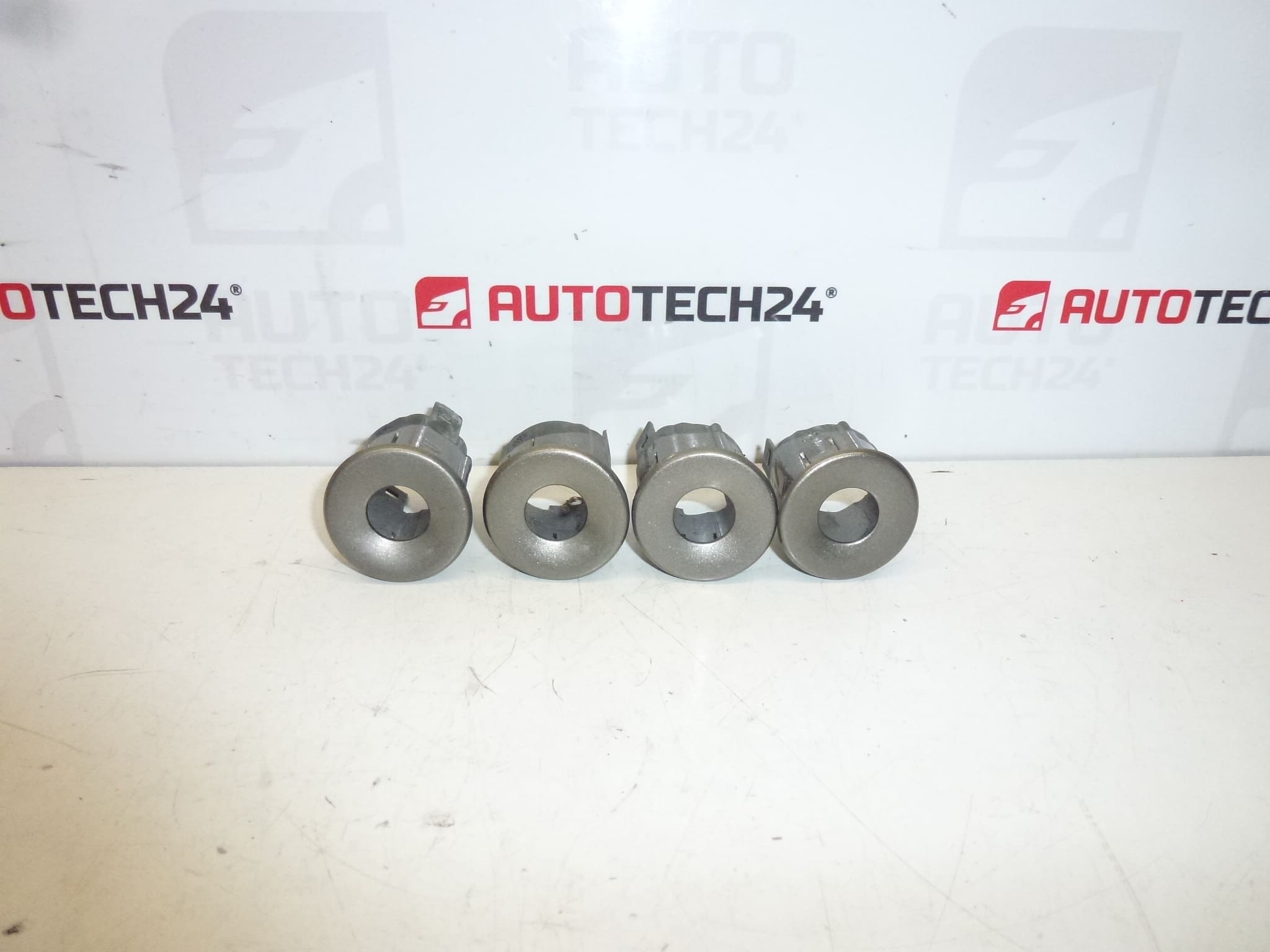 Peugeot 407 pysäköintitunnistimen kiinnikesarja 7414FW