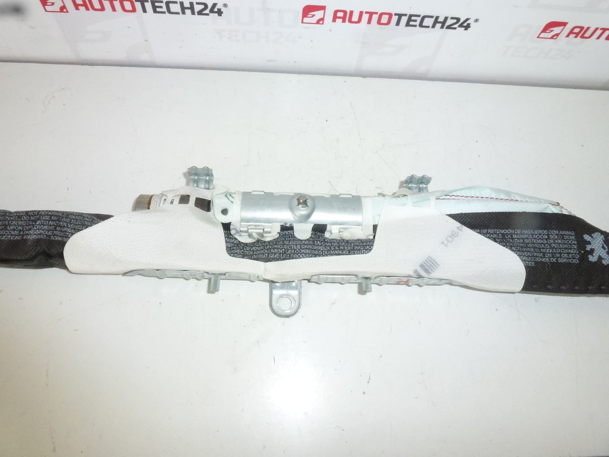 Oikean jalan turvatyyny Peugeot 308 9688532880 8337CZ