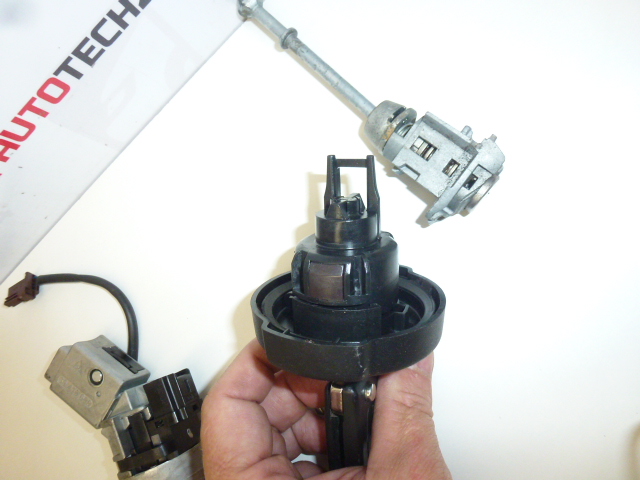 Lukkosarja ja yksi avain Citroën C5 X7 4162NS 4162KF