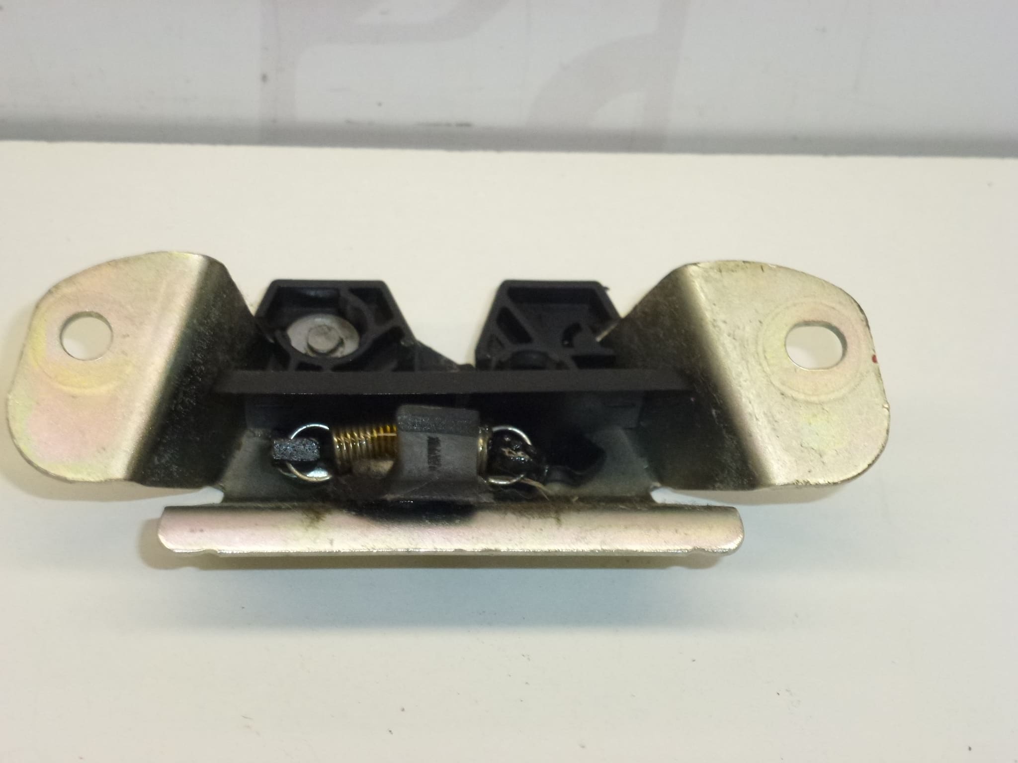 Takaluukun avauslukko Citroën C1 Peugeot 107 871988