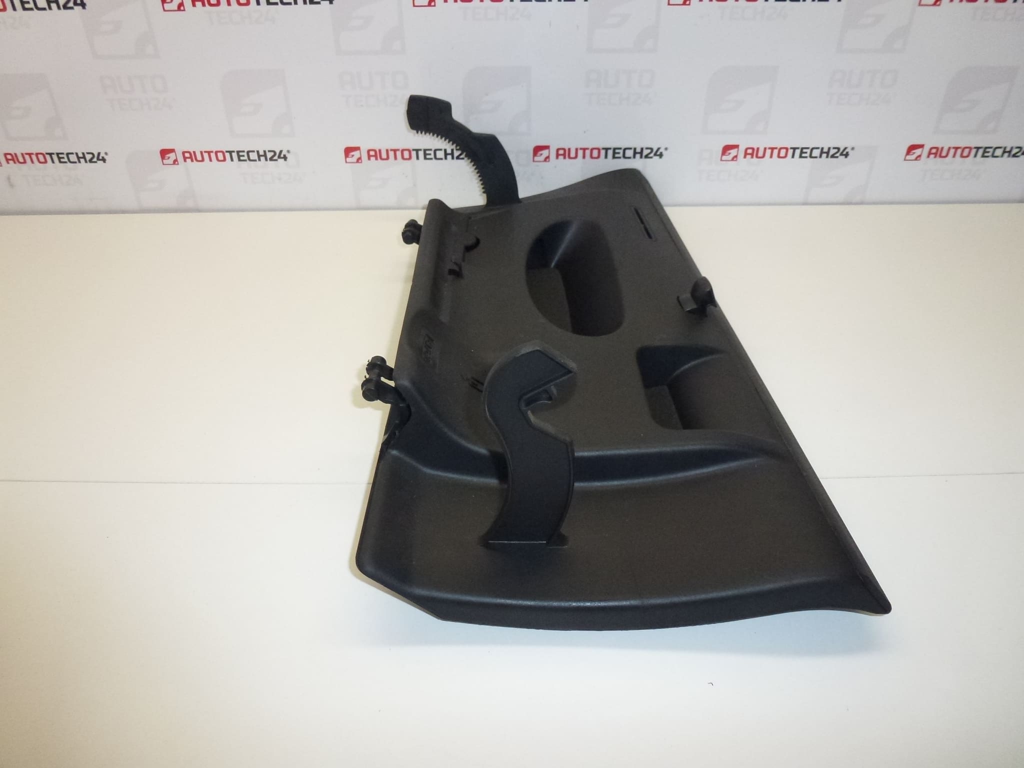 Hansikaslokero Citroën C4 8218N1