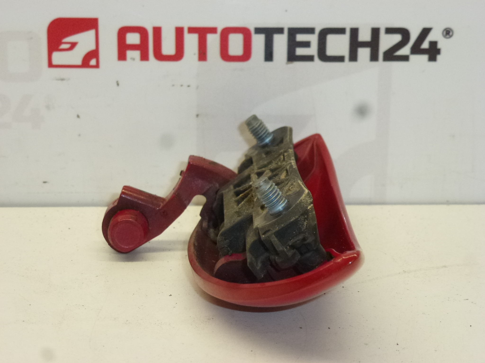 Oikea takaoven kahva Citroën C1 Peugeot 107 punainen 9101AN