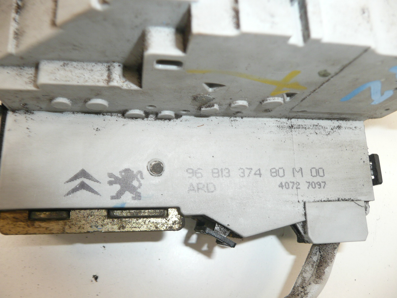 Oikea oven lukko Peugeot 407 9681337480 9138N8