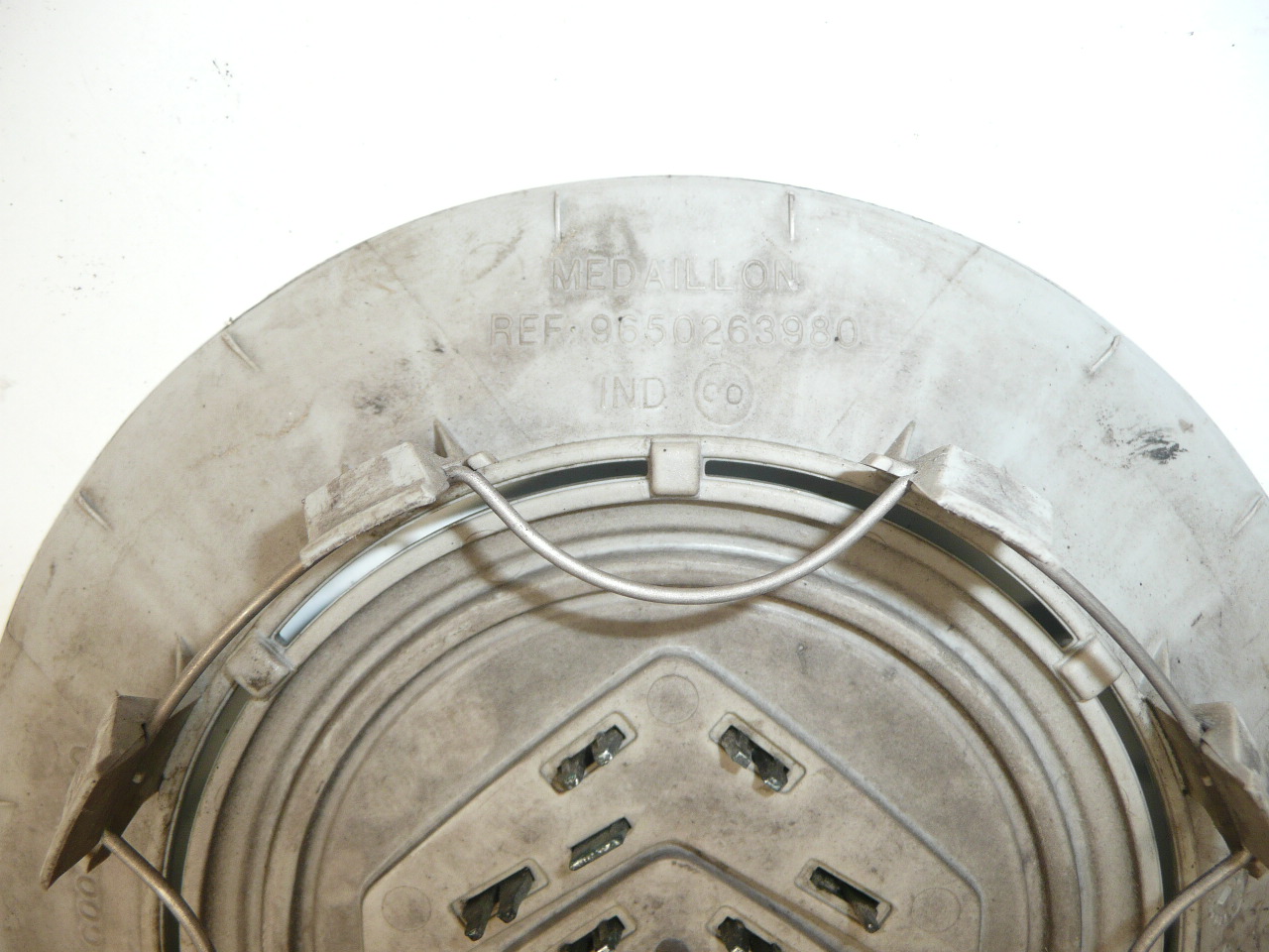 Elektronikorkki 15 "16" 17 "4 ruuvia 9650263980 542121