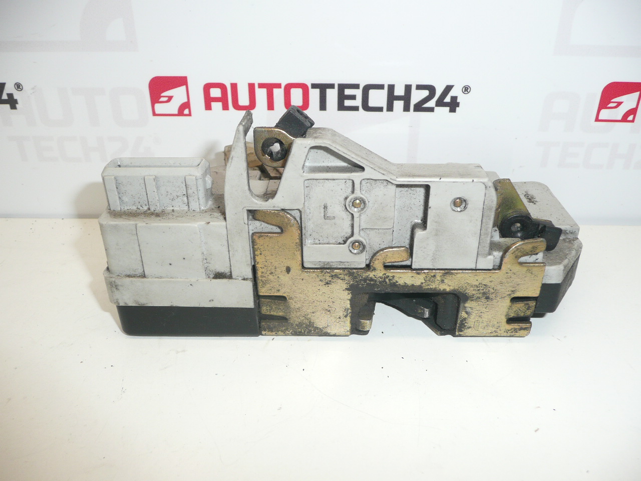 Vasen takaoven lukko Peugeot 206 ja 406 combi 913758