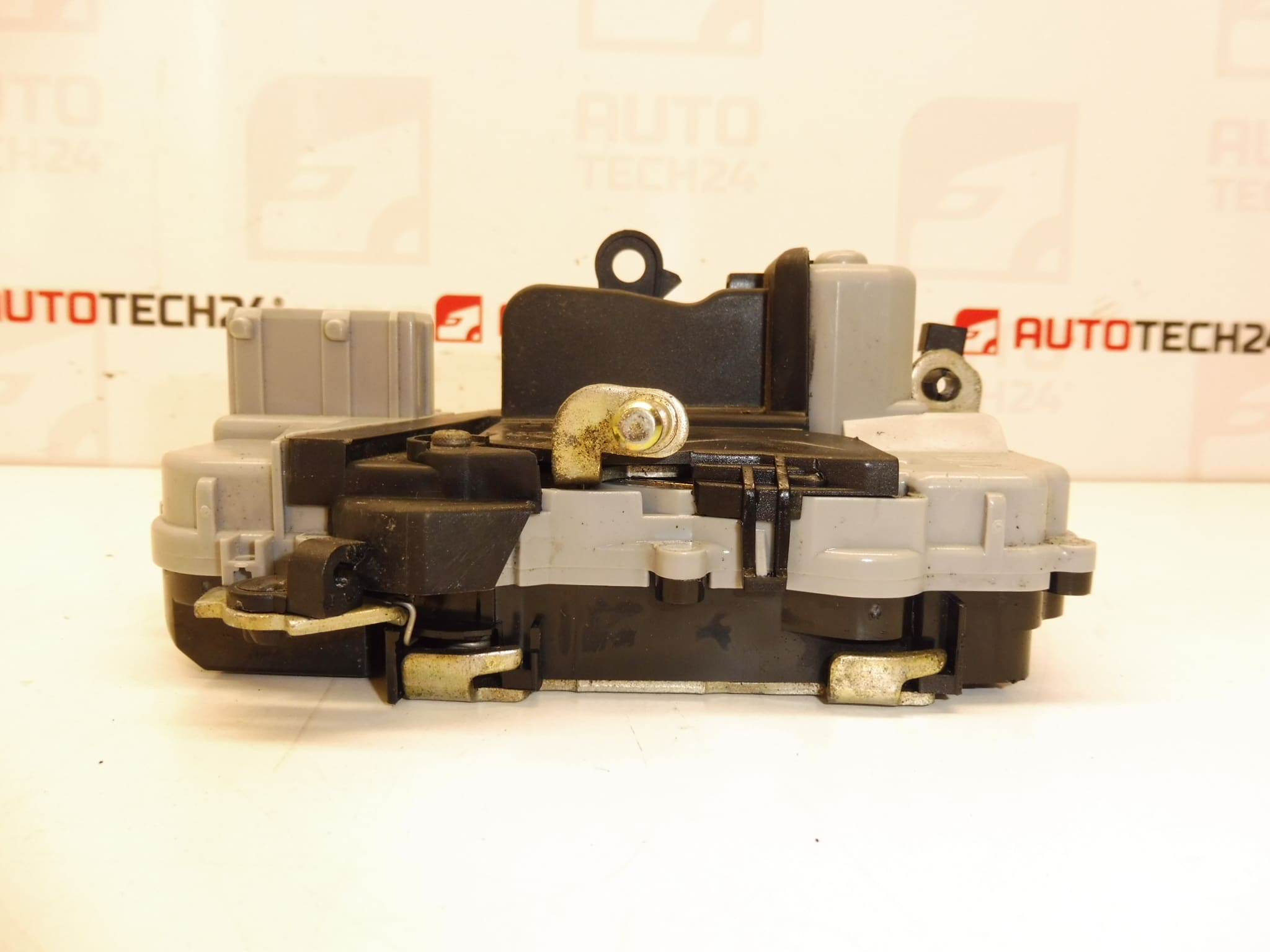 Oikean etuoven lukko Citroën Xsara Picasso neliöliitännällä 9136J3 - Image 2