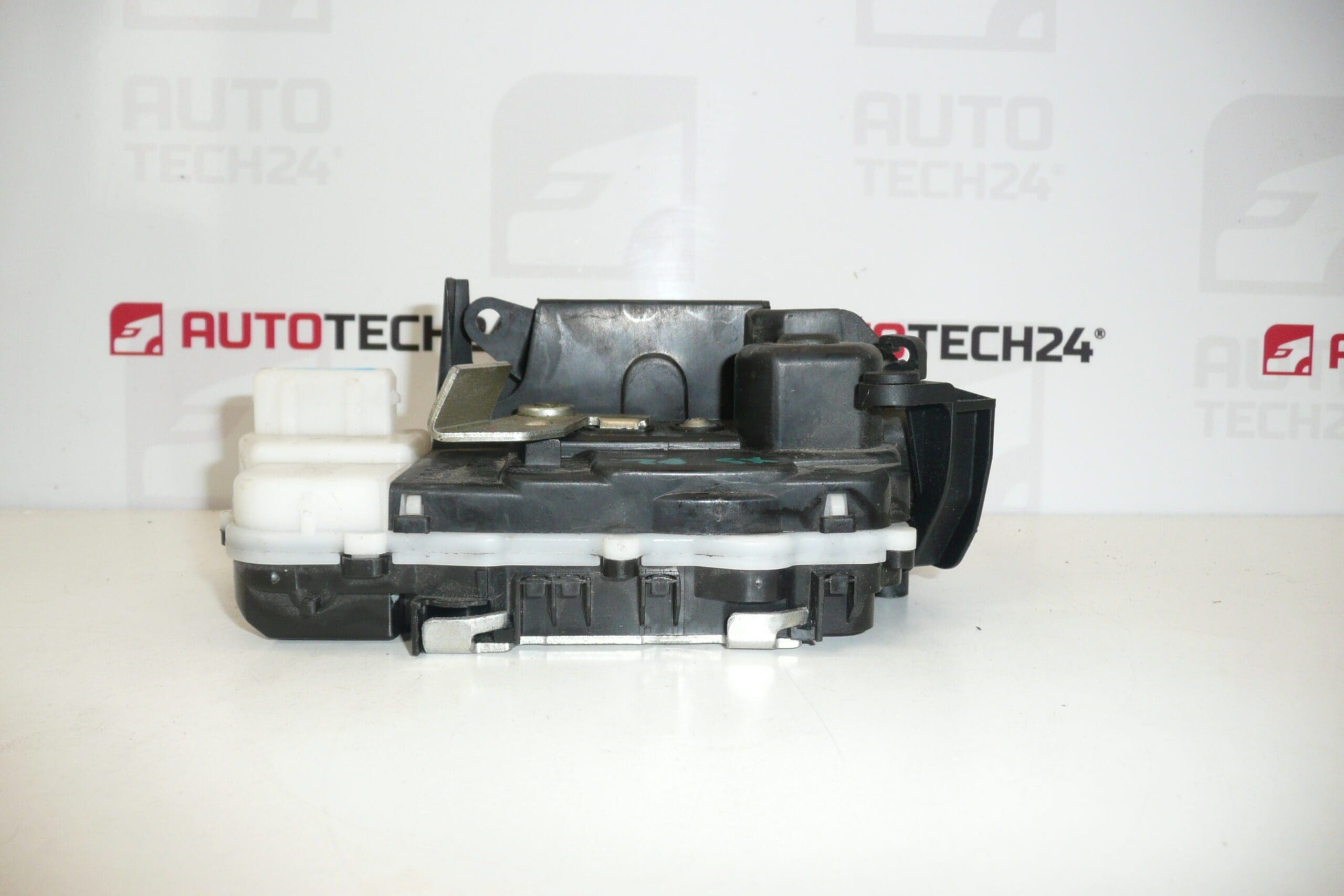 Oikean takaluukun sähkölukko Citroën Xsara 913884 - Image 2