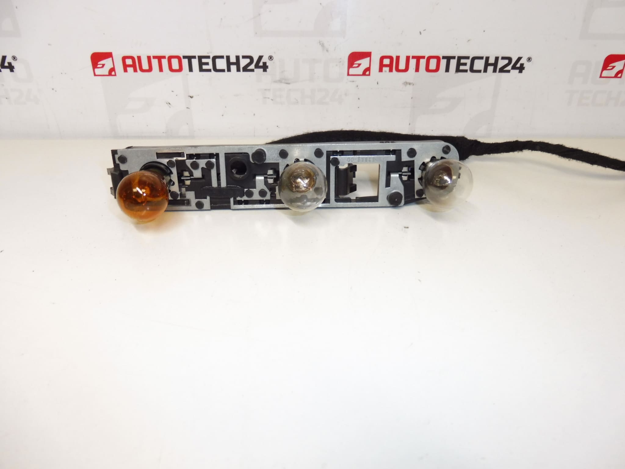 Oikea takavalon kanta Citroën C4 GRAND Picasso 6351AC