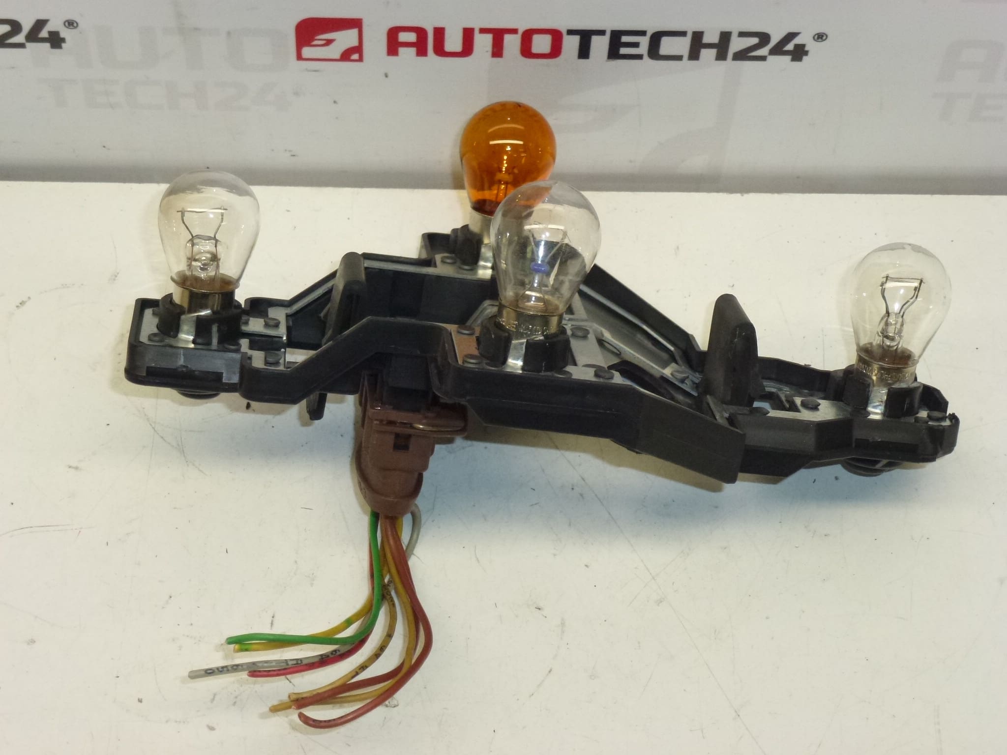 Oikean takavalon liitäntä Citroën Xsara Kombi 6351J8 - Image 2
