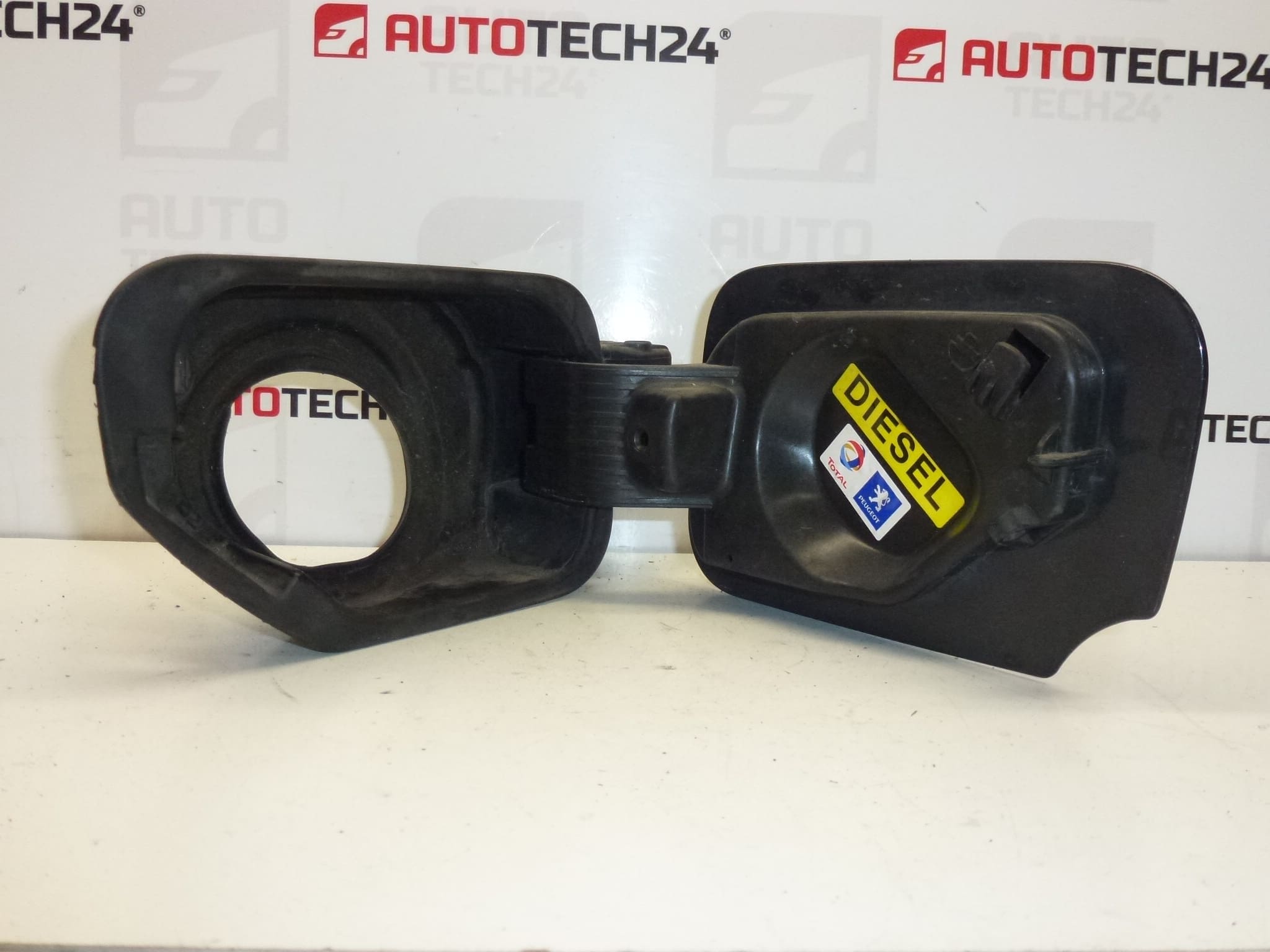 Polttoaineen täyttöaukko Peugeot 407 1517A7 151877 EYPC - Image 2