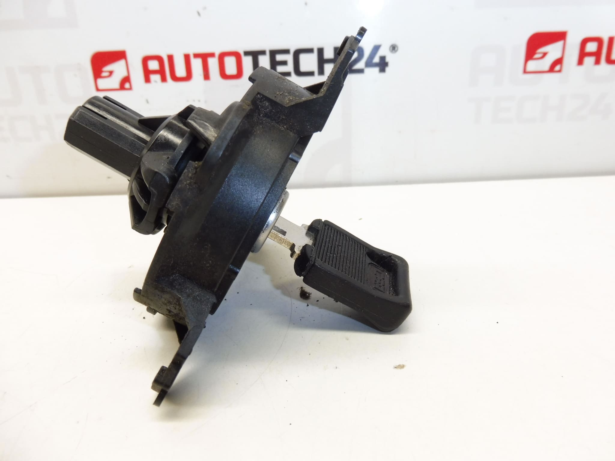 Polttoainesäiliön korkki + 1 avain Peugeot 206 - Image 2