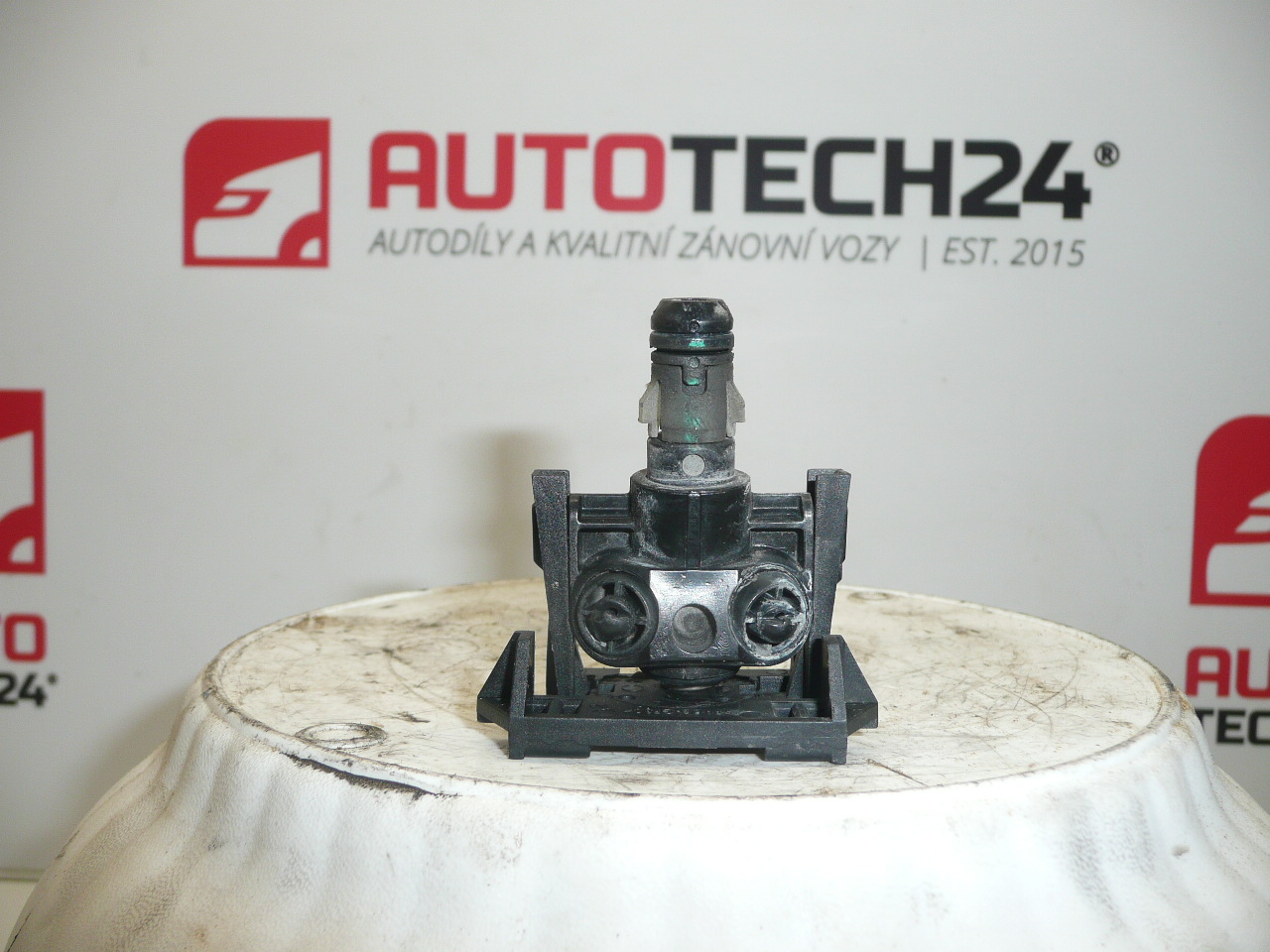 Aluslevyn suutin Peugeot 807 6438K2