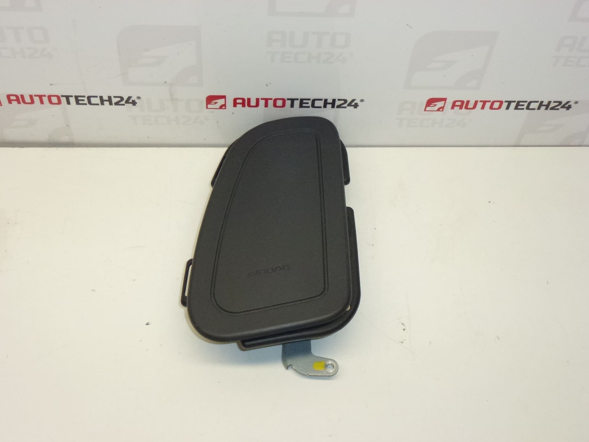Turvatyyny istuimeen Citroën C3 C4 vasen 96574084ZE 8216NA