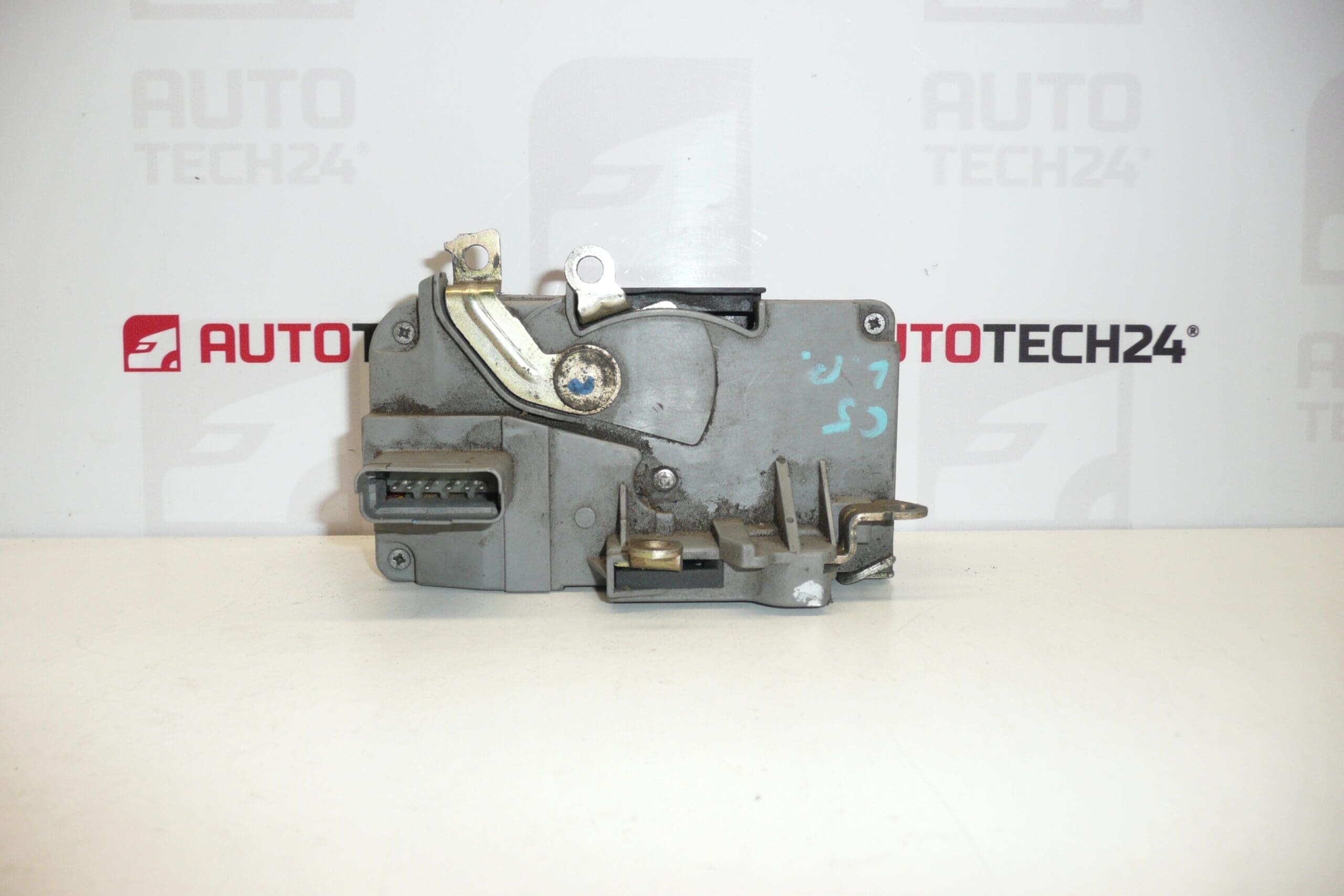 Sähkölukko vasemman etuoven lukitukseen Citroën C5 I/II 9135J1 - Image 2