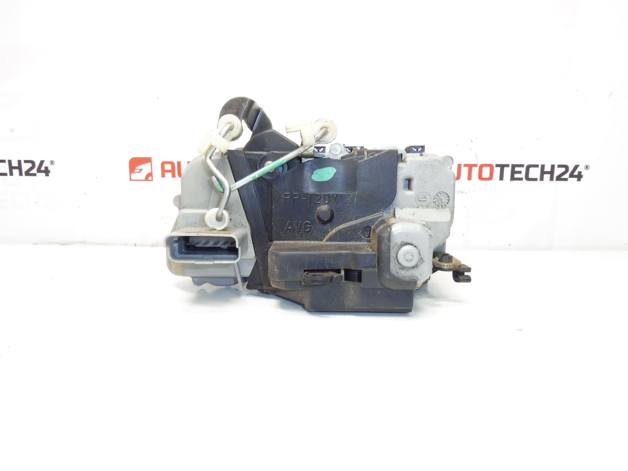 Vasen oven lukko Peugeot 307 3-ovinen 9135K4