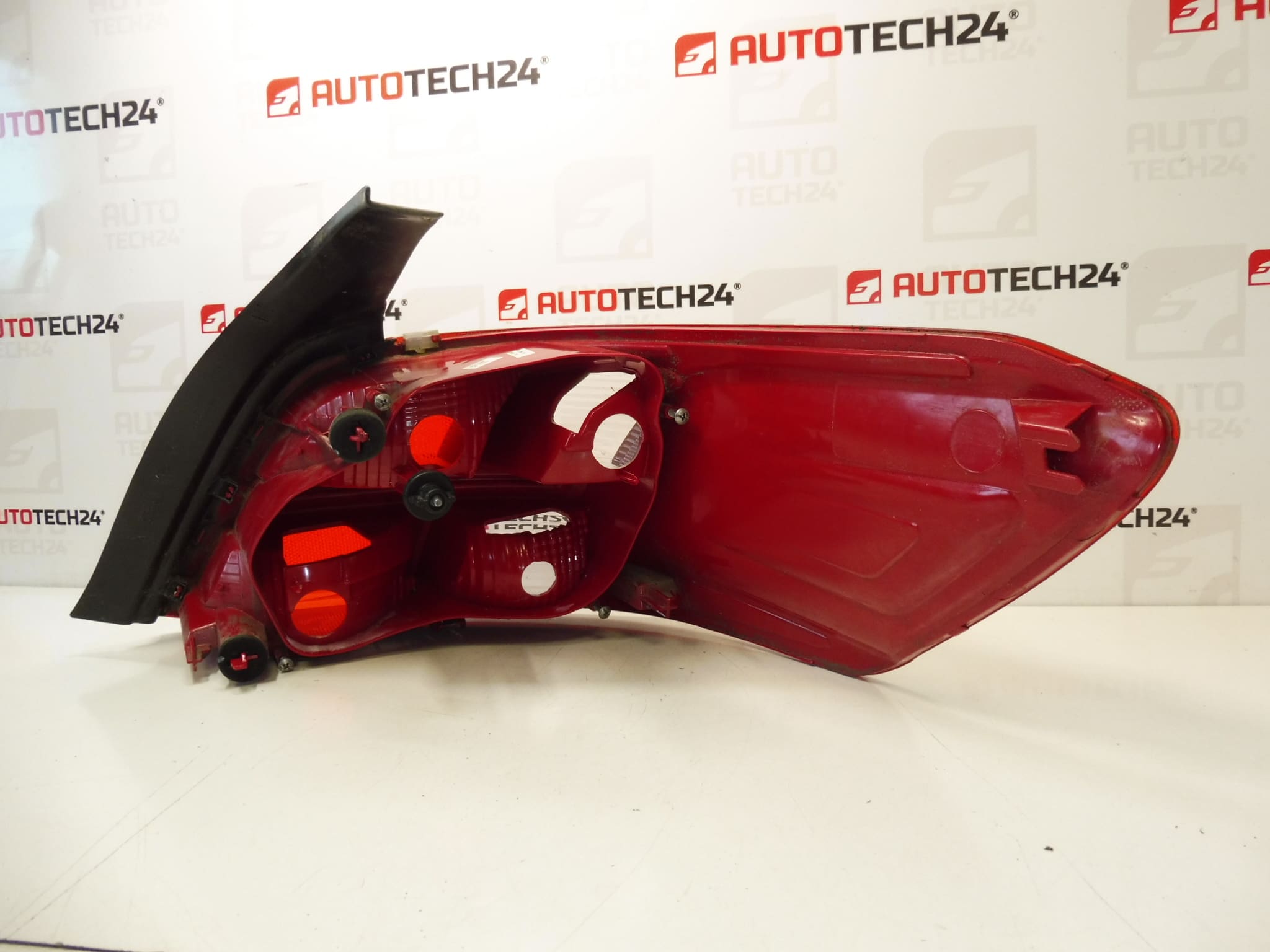 Takapallon lamppu Peugeot 301 9674807780 - Image 2