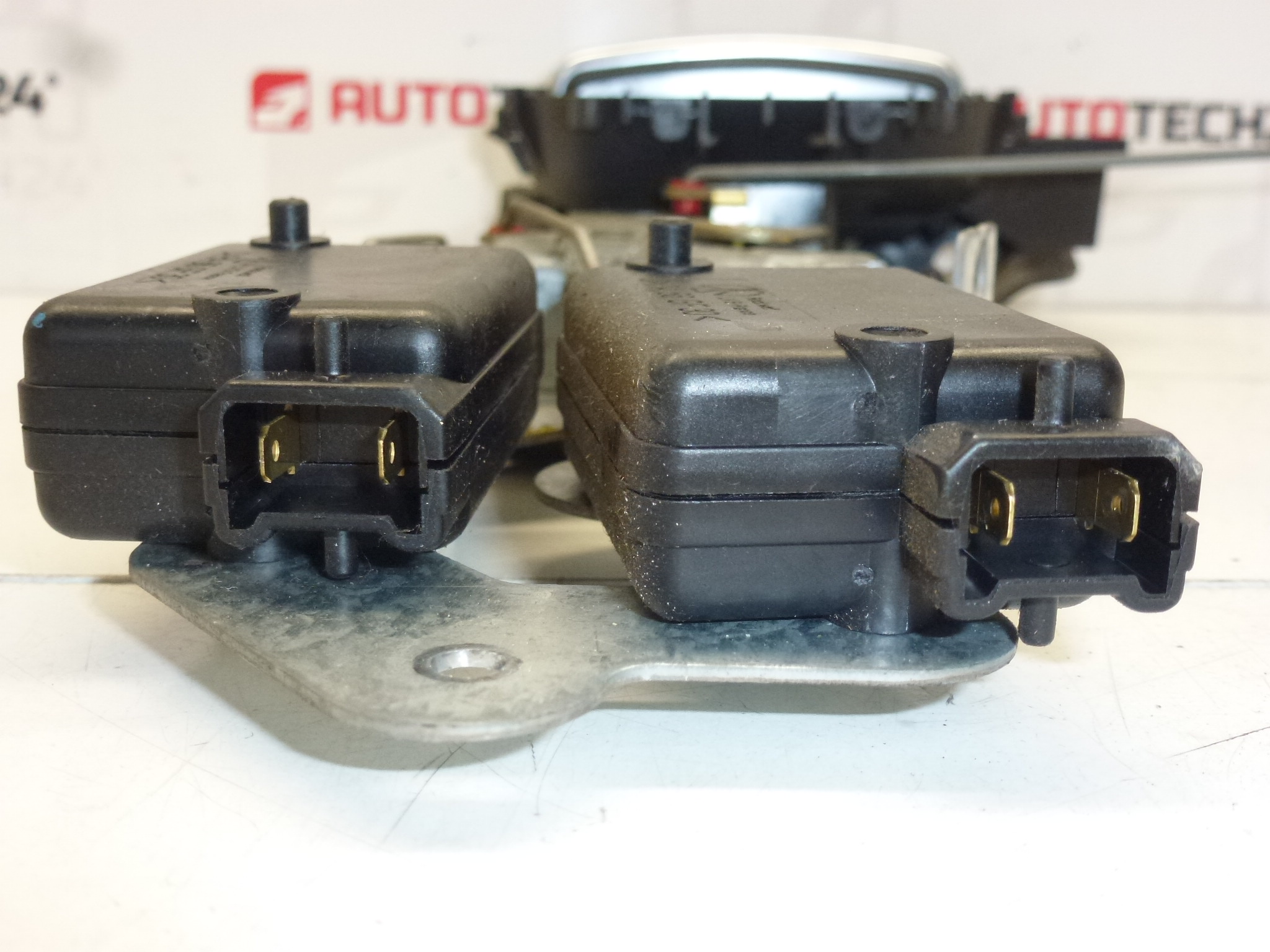 Vasen takaliukuoven ohjaus Citroën C8 Peugeot 807 9137L9