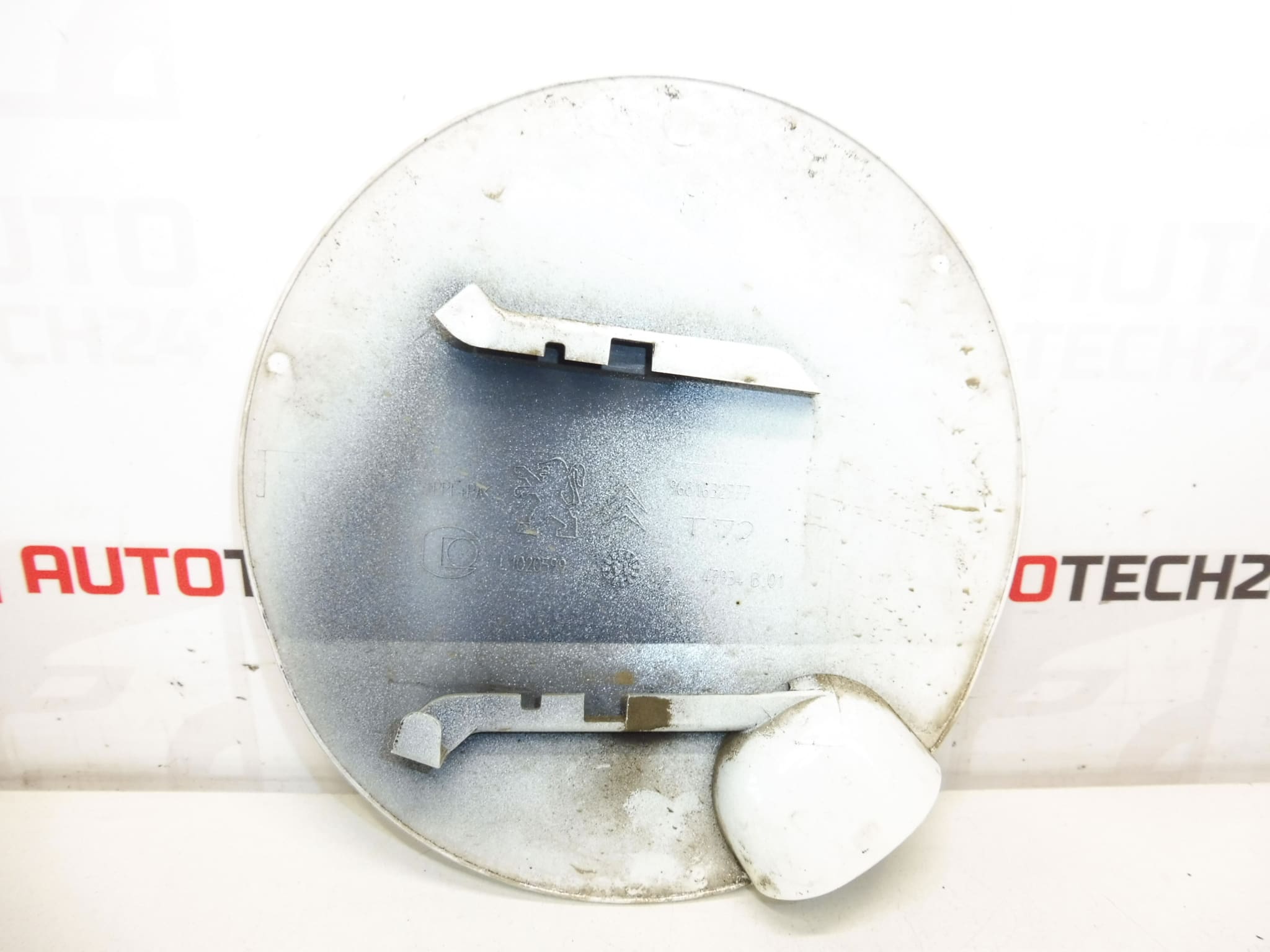 Polttoaineen täyttöaukon kansi EWPB Peugeot 308 9681632777 1517G5 - Image 2