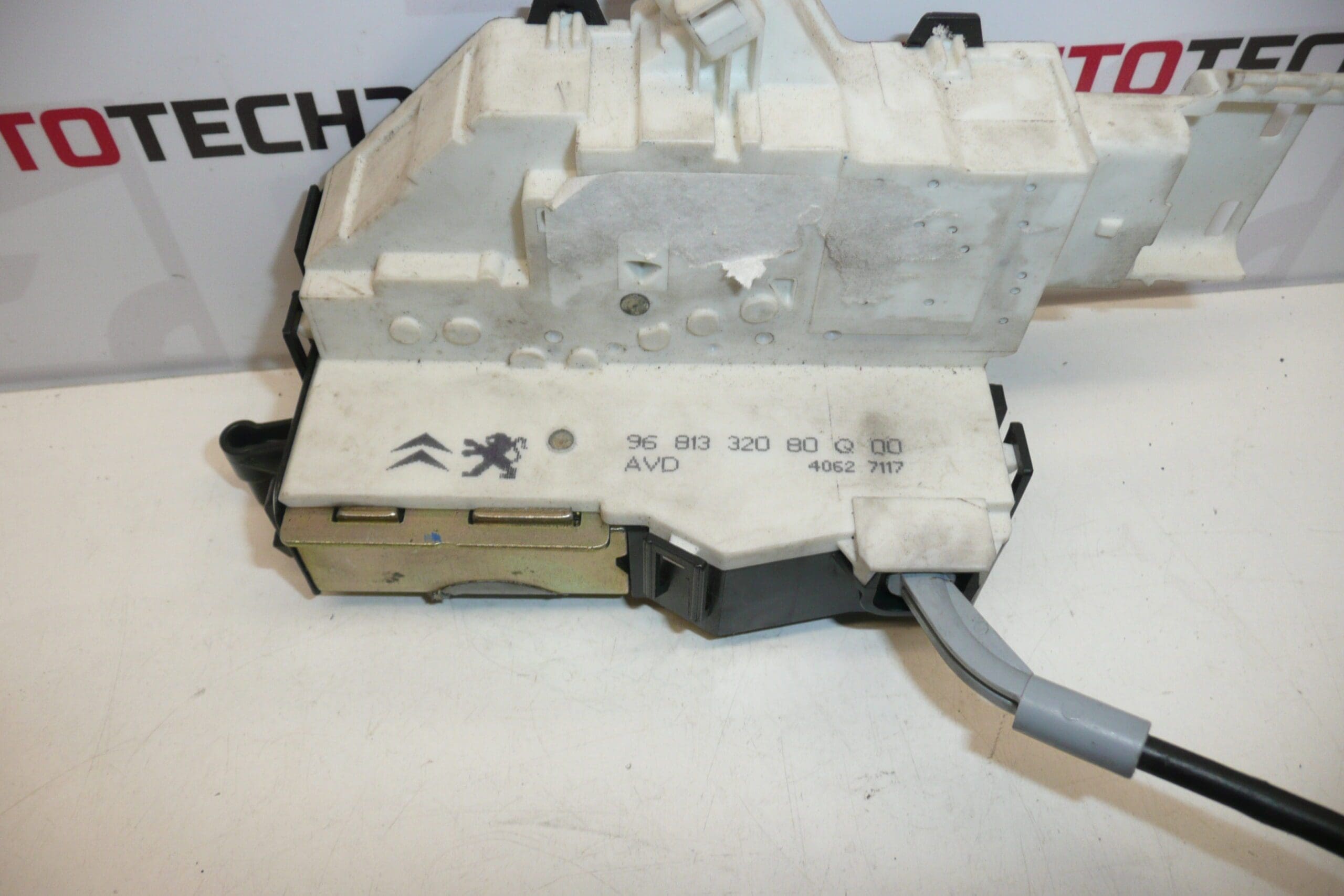 Citroën C4 3-ovinen oikeanpuoleinen sähköinen ovilukko 9681332080 9136EV - Image 2