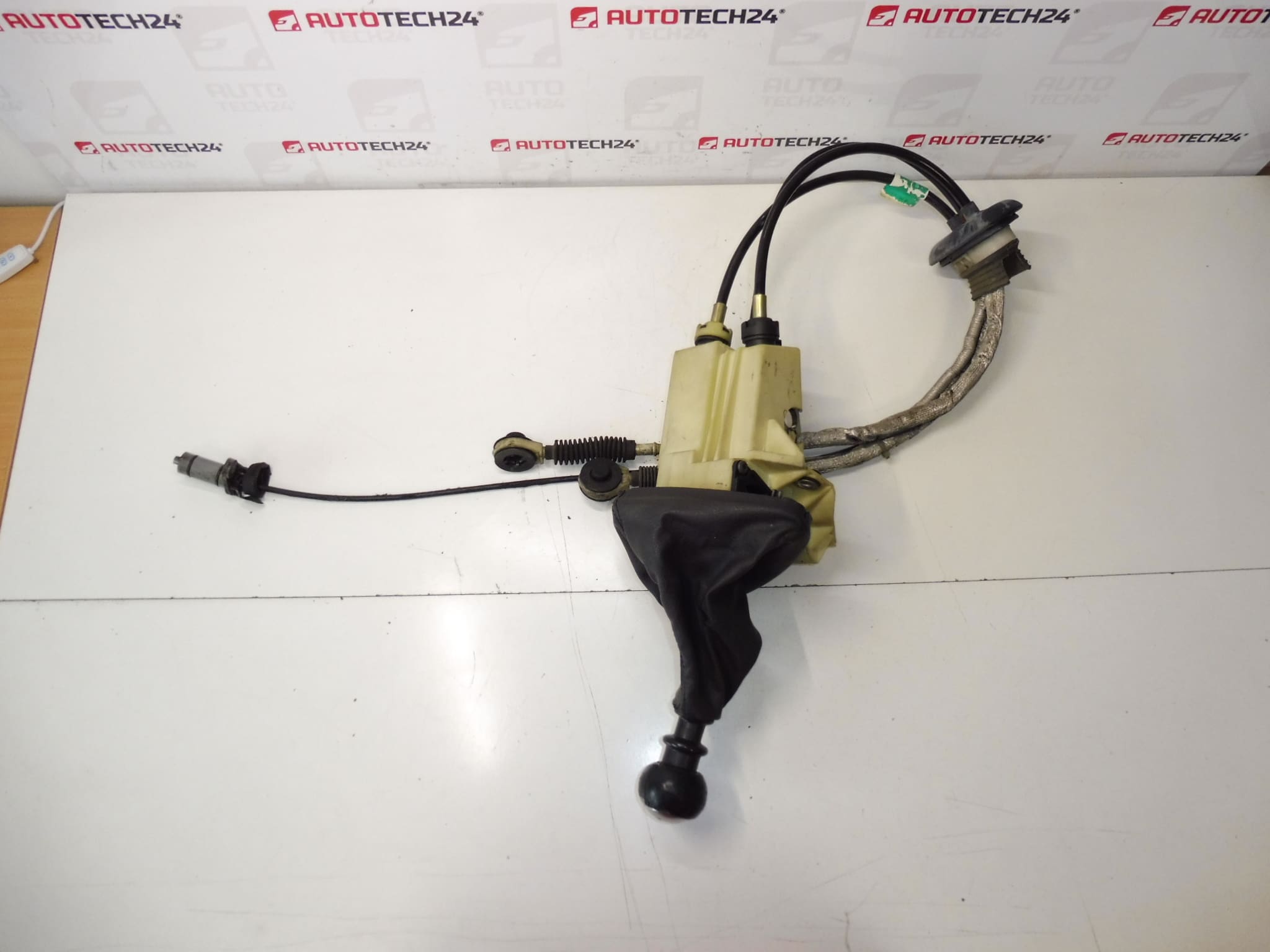 Tausta ja 6 nopeuden muutos Citroën Peugeot 2400P7 2444X8 241059