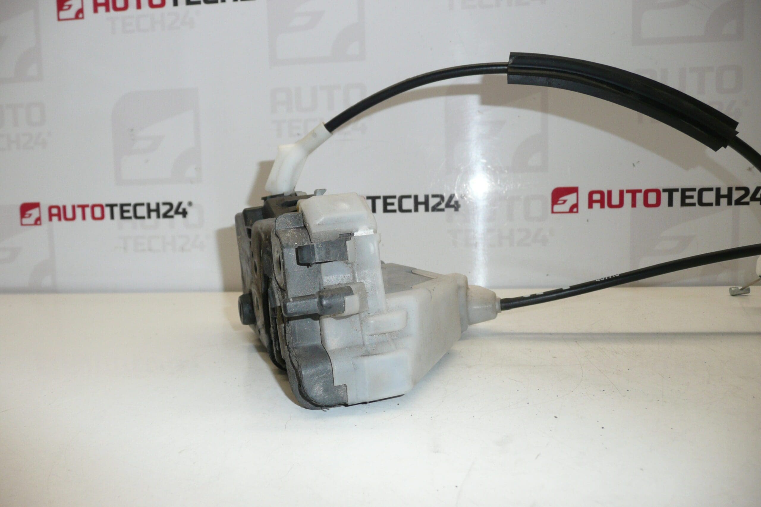 Citroën C5 X7 vasemman takaoven sähköinen lukko A04078 9137W0 - Image 2