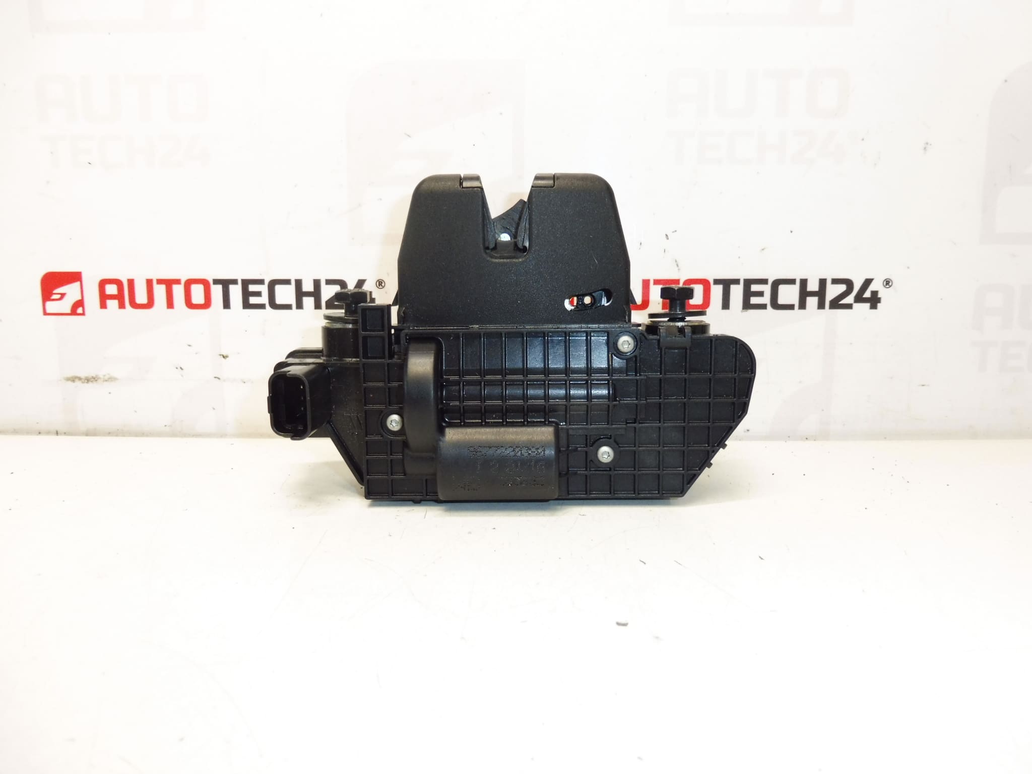 Citroën C-Elysée Peugeot 301 967220380 Takakannen lukko