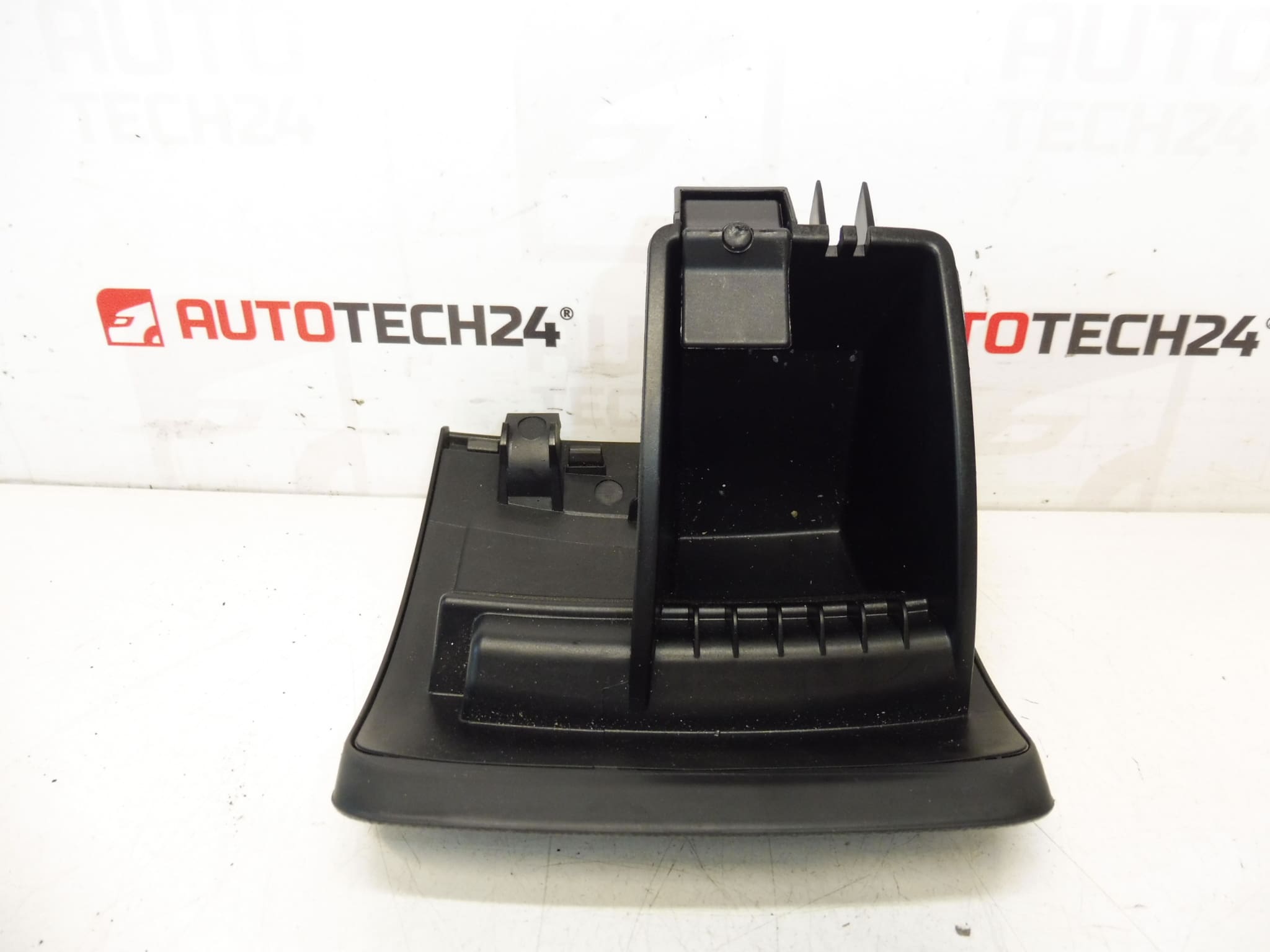 Citroën C5 X7 8226PS säilytyslaatikko