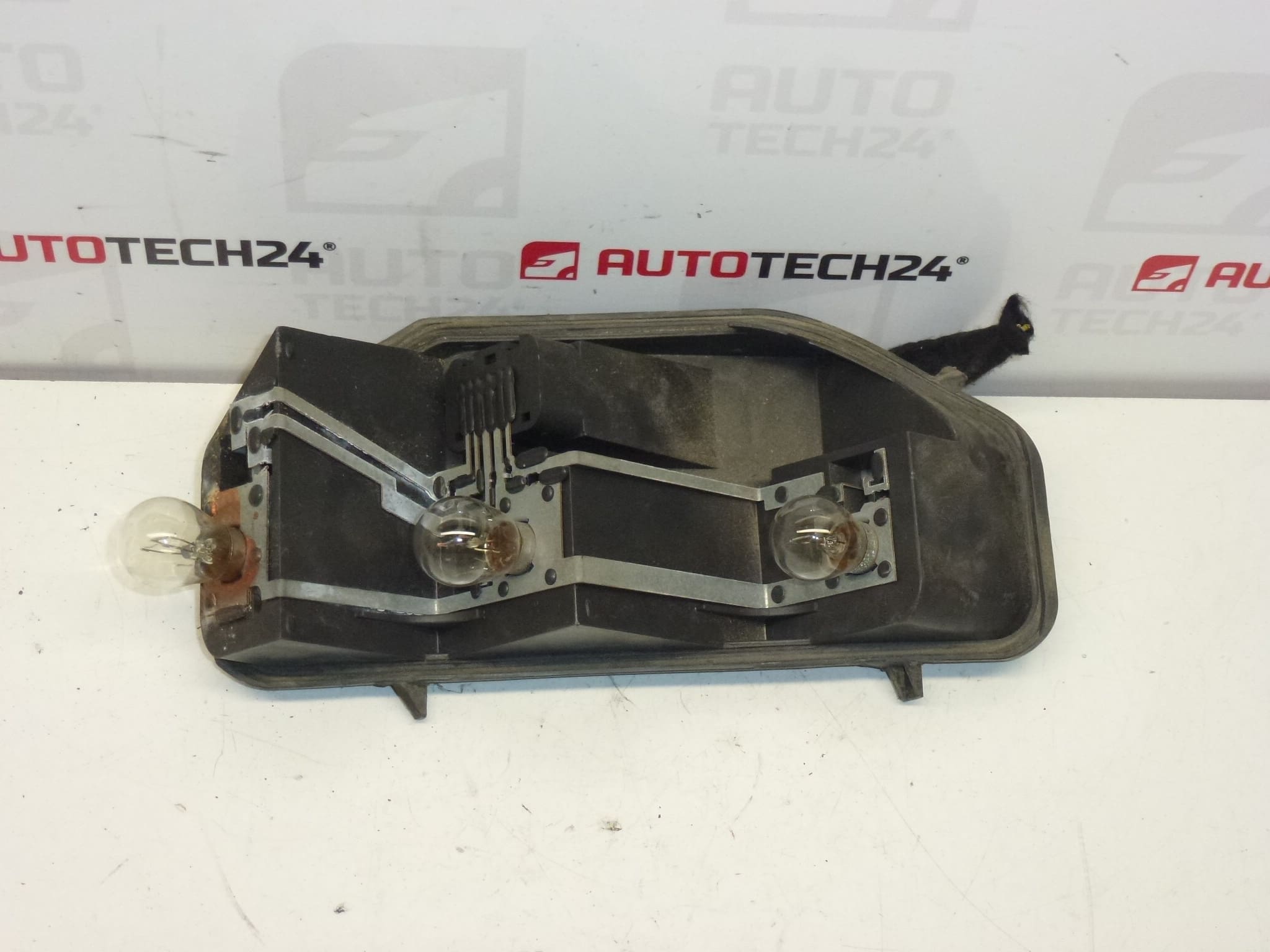 Pistorasia oikean takavalon johdolla Peugeot 407 KOMBI 6351T3 6351FR