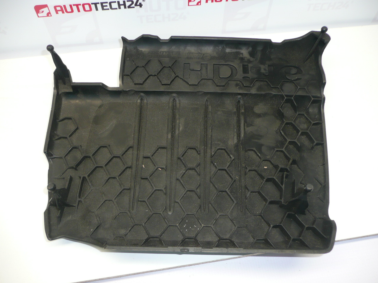 Moottorin kansi 1.6 HDI Peugeot 9659999880 0137E5