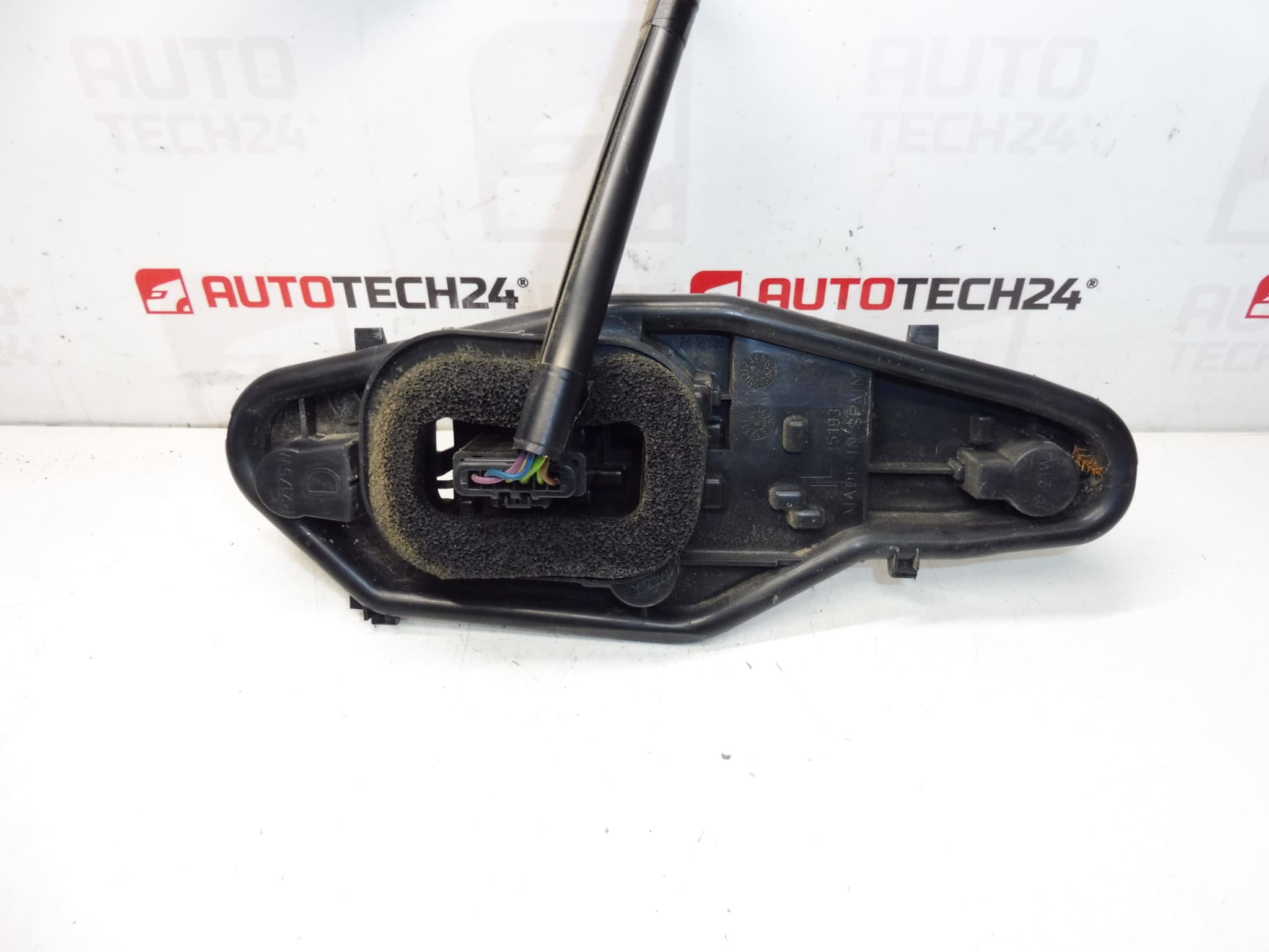Polttimon kanta oikean takavalon Peugeot Citroën 9677205480 9680607880 - Image 2