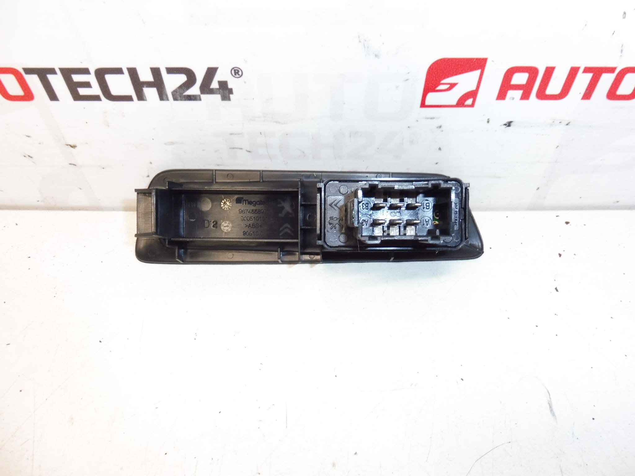 Oikean etuikkunan säätövipu Citroen C-Elysée Peugeot 301 9674558977 - Image 2