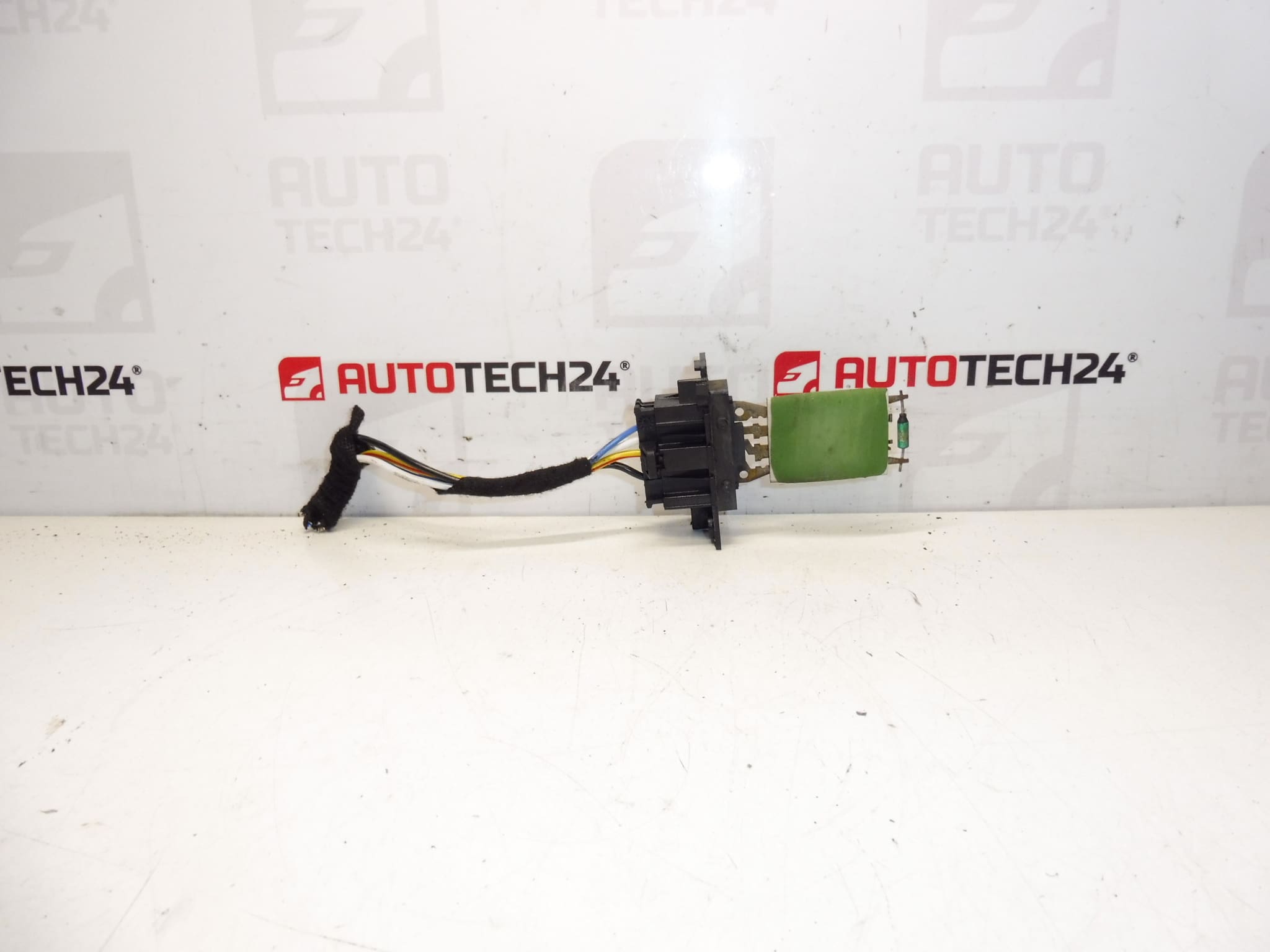 Tuulettimen nopeusohjain + Citroën Peugeot 648055