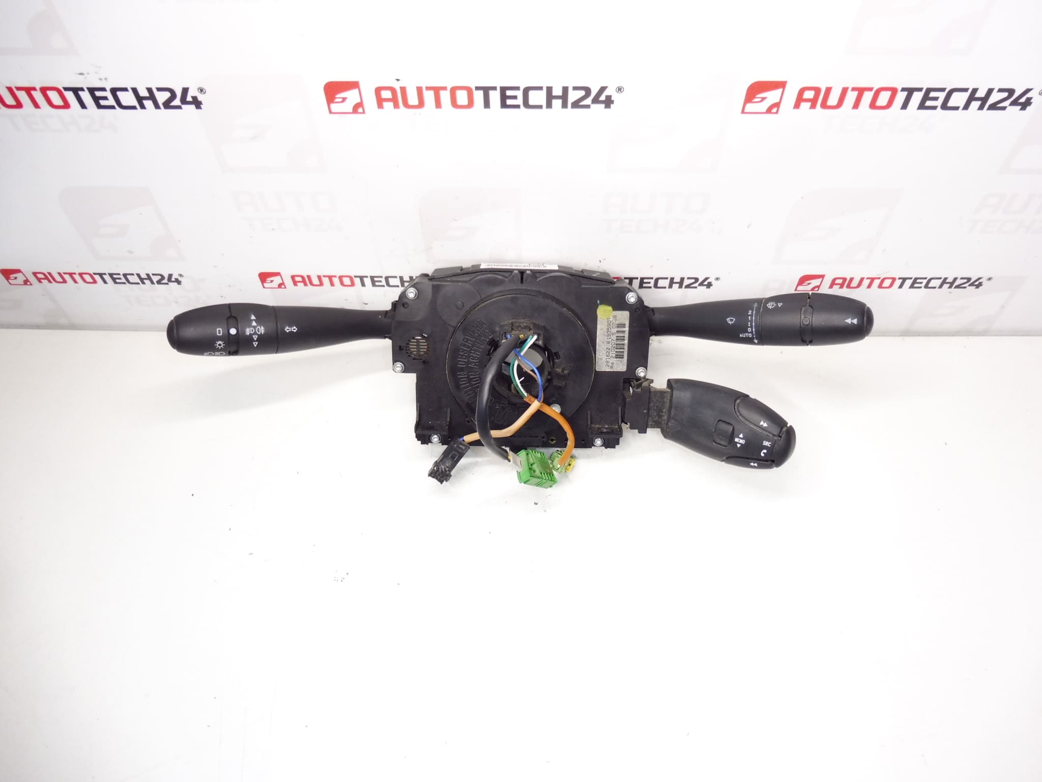 Kuljettajat ohjauspyörän alla Citroën C6 Peugeot 407 96611306XT 6242T1