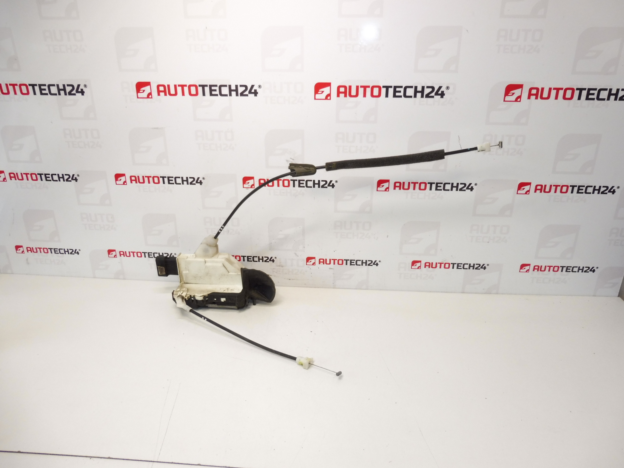 Vasemman etuoven lukon kuljettaja Peugeot 3008 5008 9800623180 9135HF