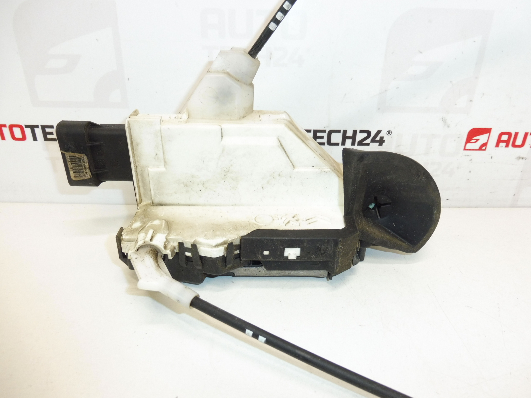 Vasemman etuoven lukon kuljettaja Peugeot 3008 5008 9800623180 9135HF