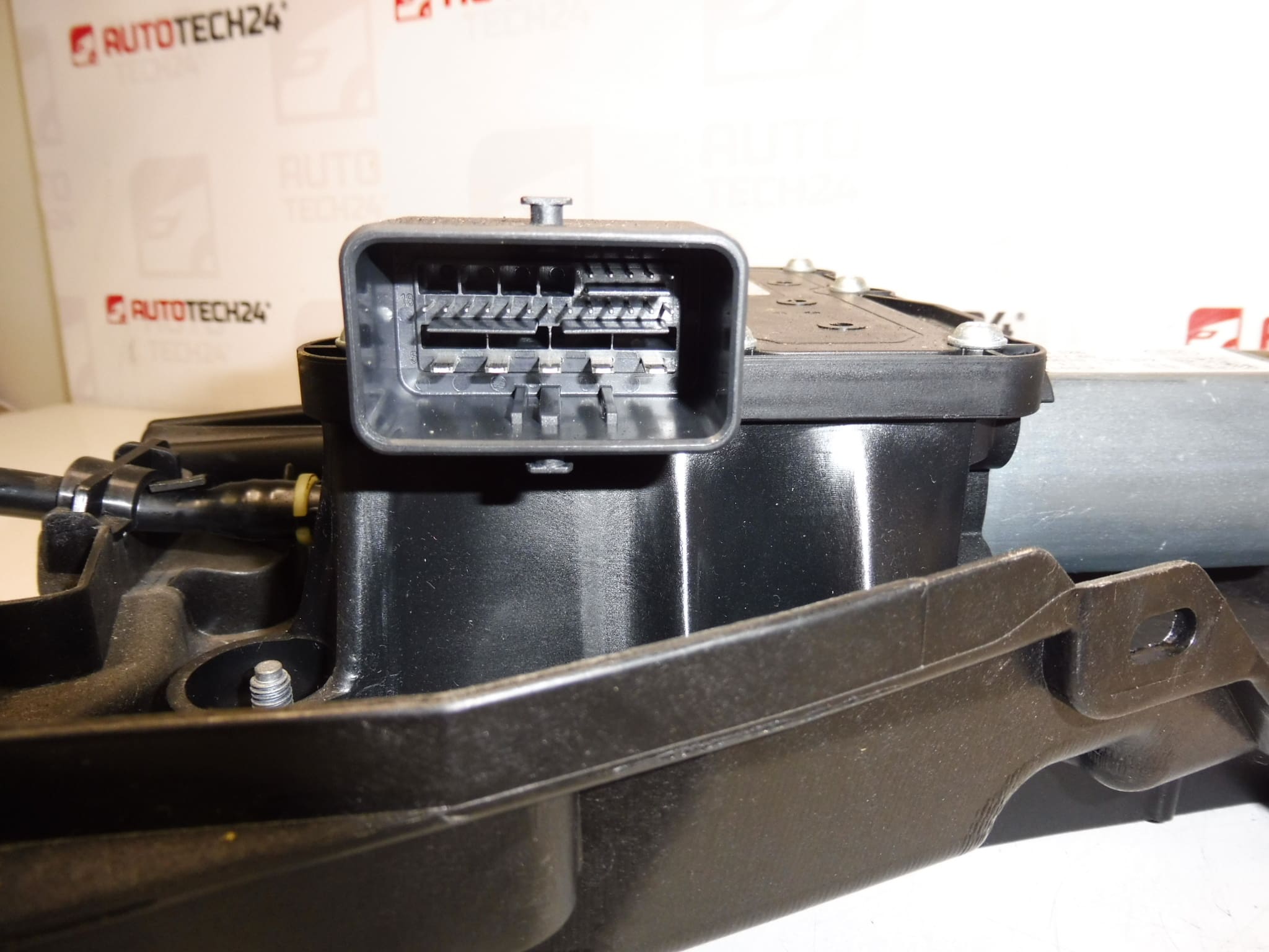 Elektroninen käsijarru Peugeot 3008 I 0204280099 9684898480 470209 - Image 2