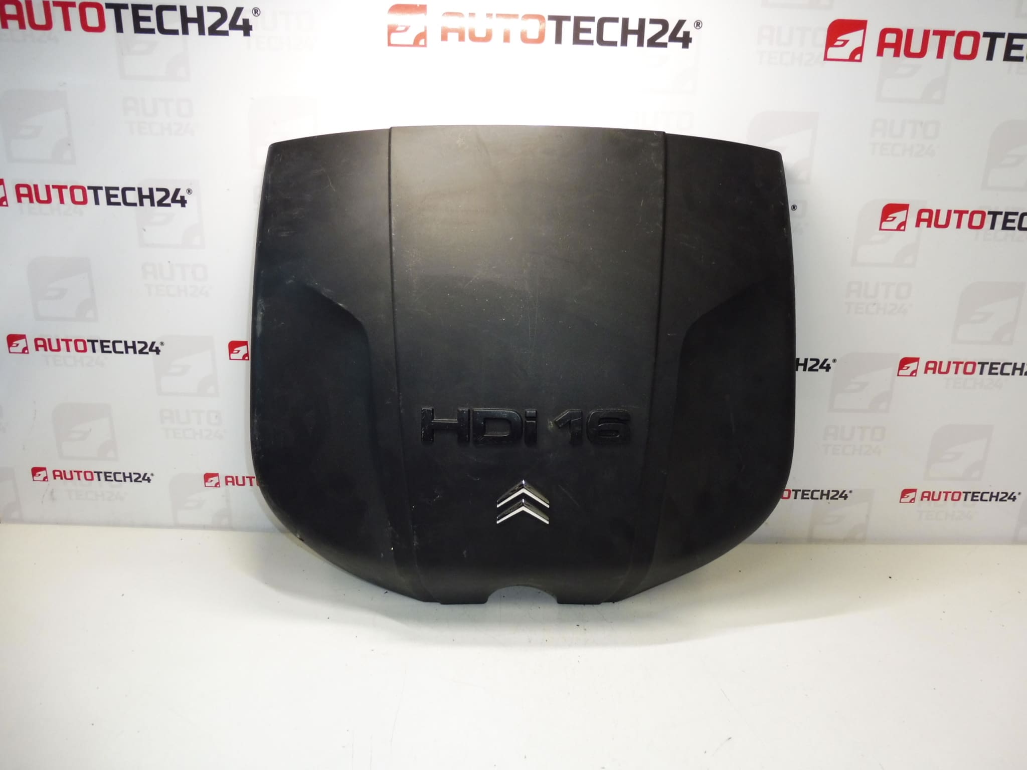 Moottorin kansi 2.2 HDI Citroen C-Crosser 9682121680 9682120380 0137a1