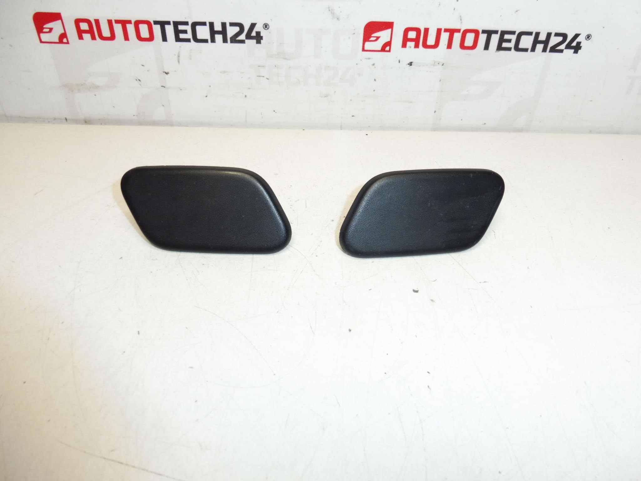 Ajovalojen pesurin suuttimen suojukset Peugeot 3008 5008 742294