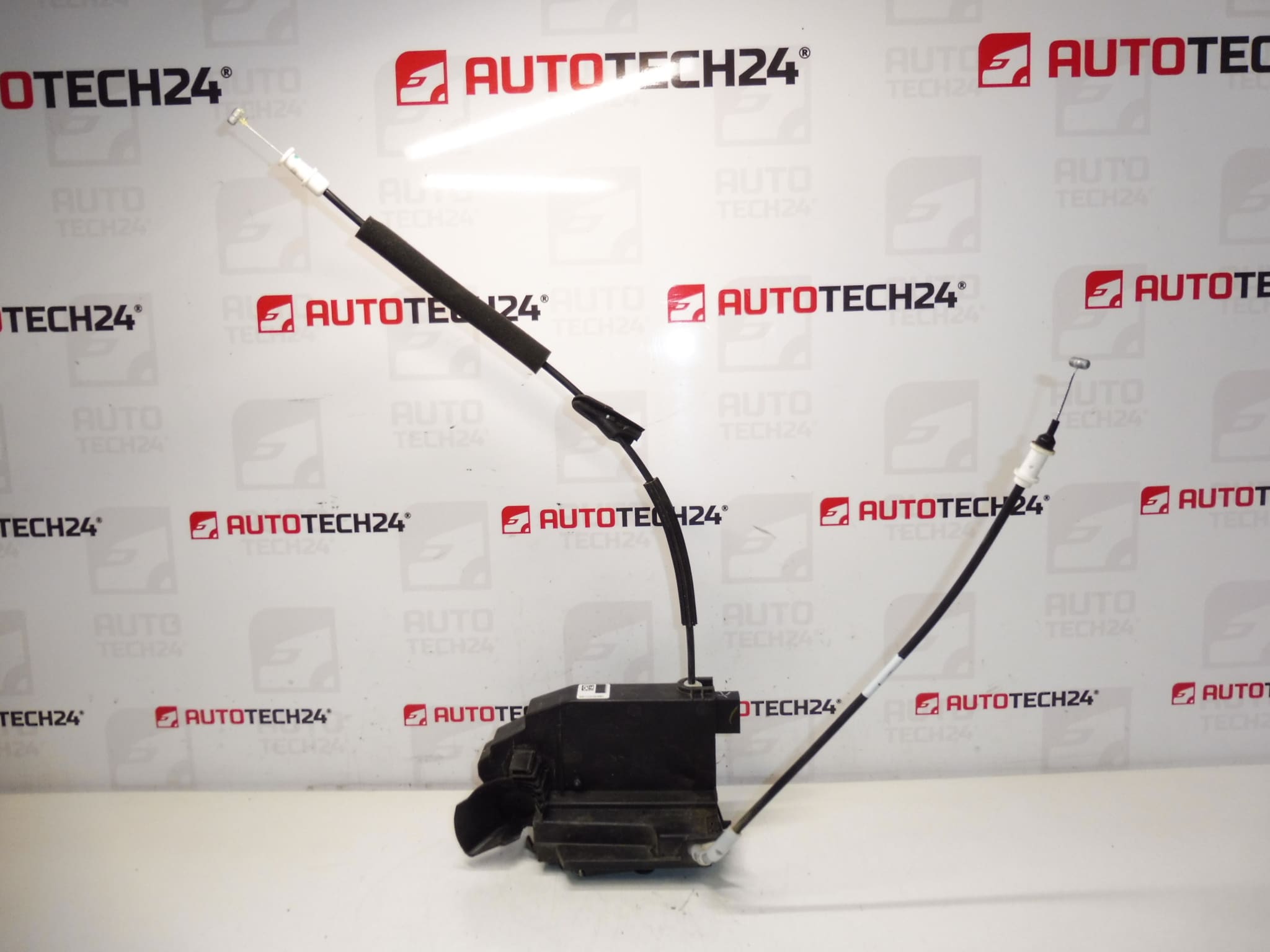 Oikean etumatkustajan oven lukko Peugeot 308 T9 9810309380