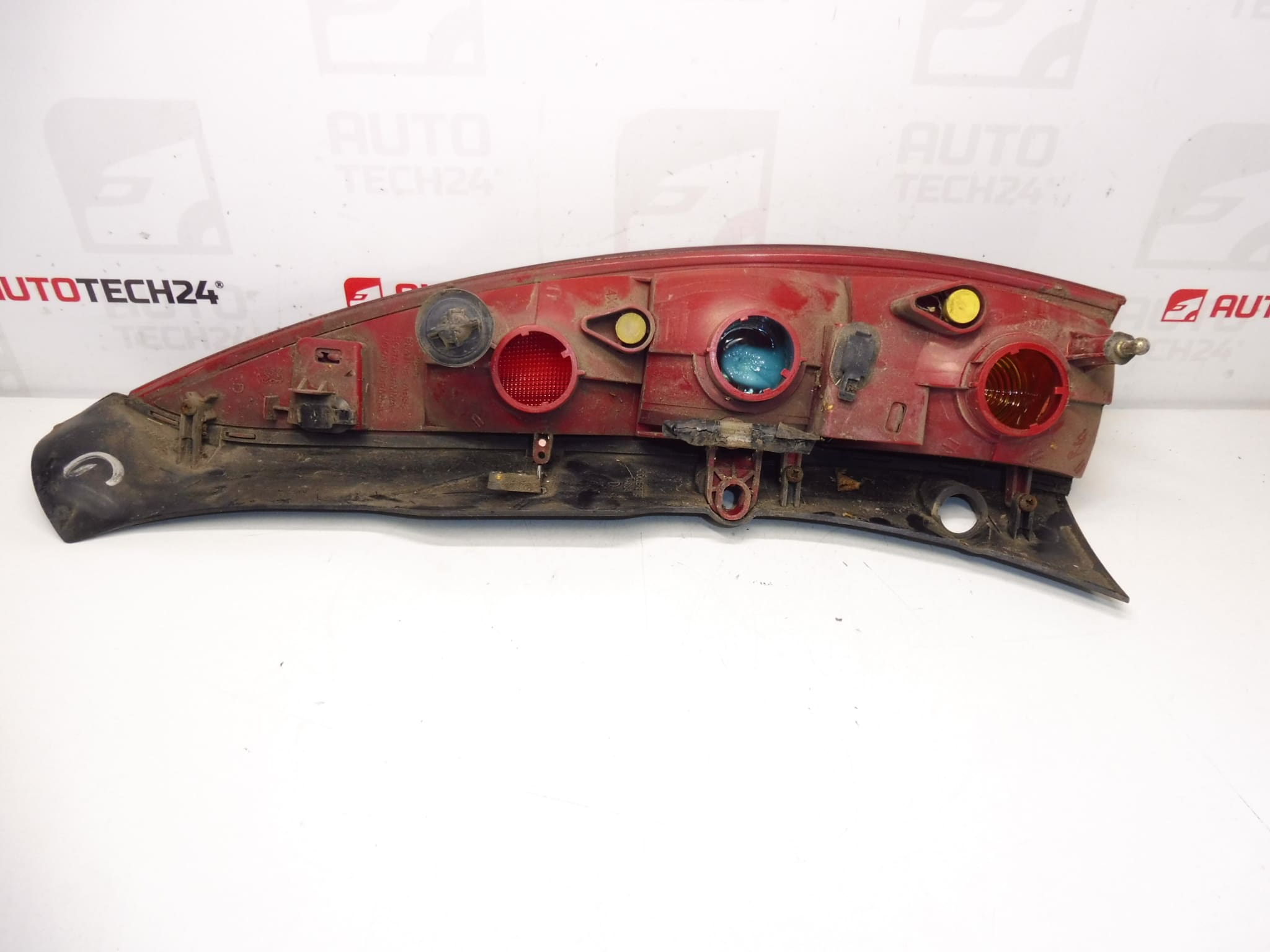 Oikea takalamppu Citroën C5 I and II Kombi 9637356480 6351P7