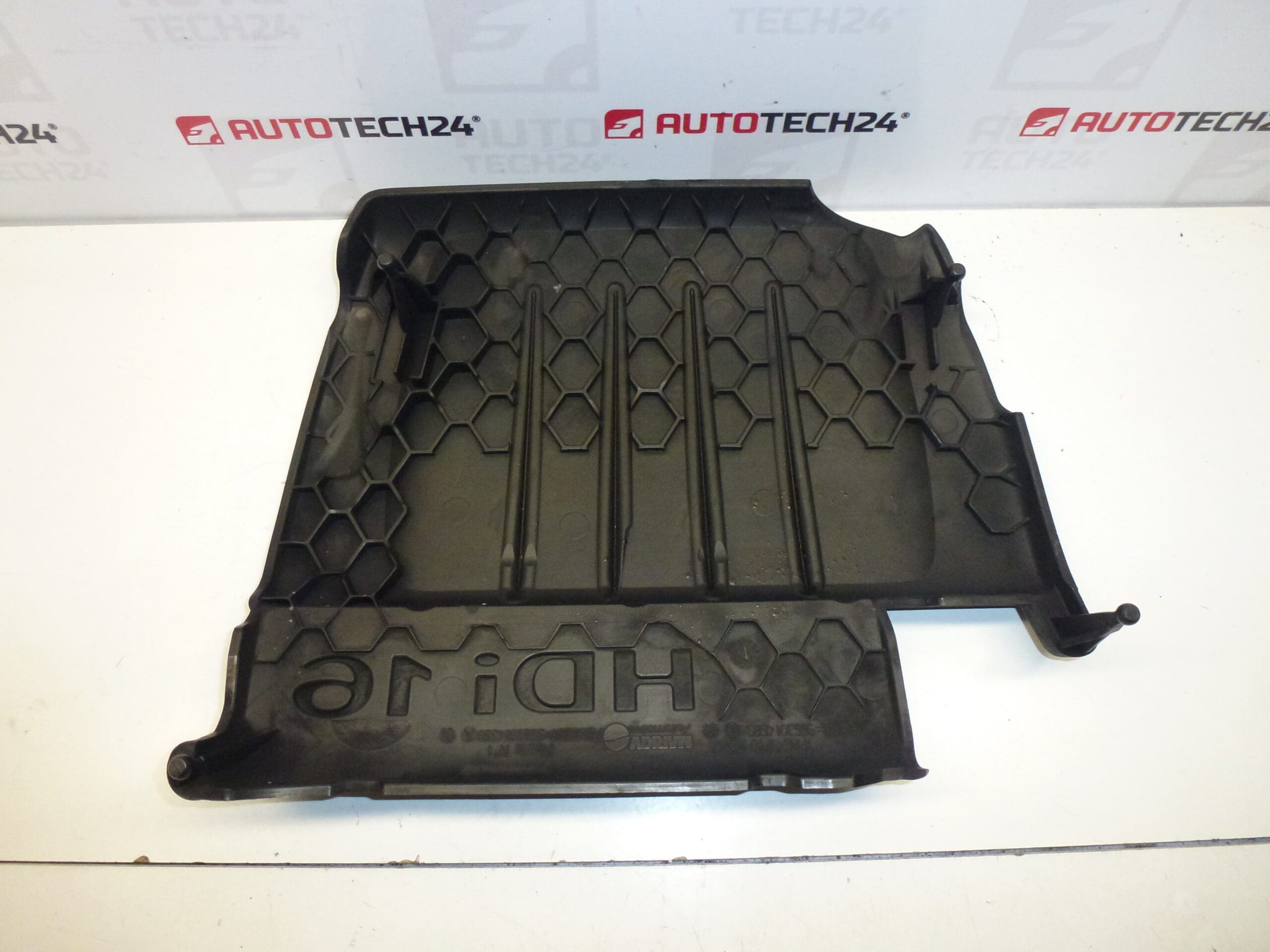 Moottorin kansi 1.6 HDI Citroën 9659999980 0137E5