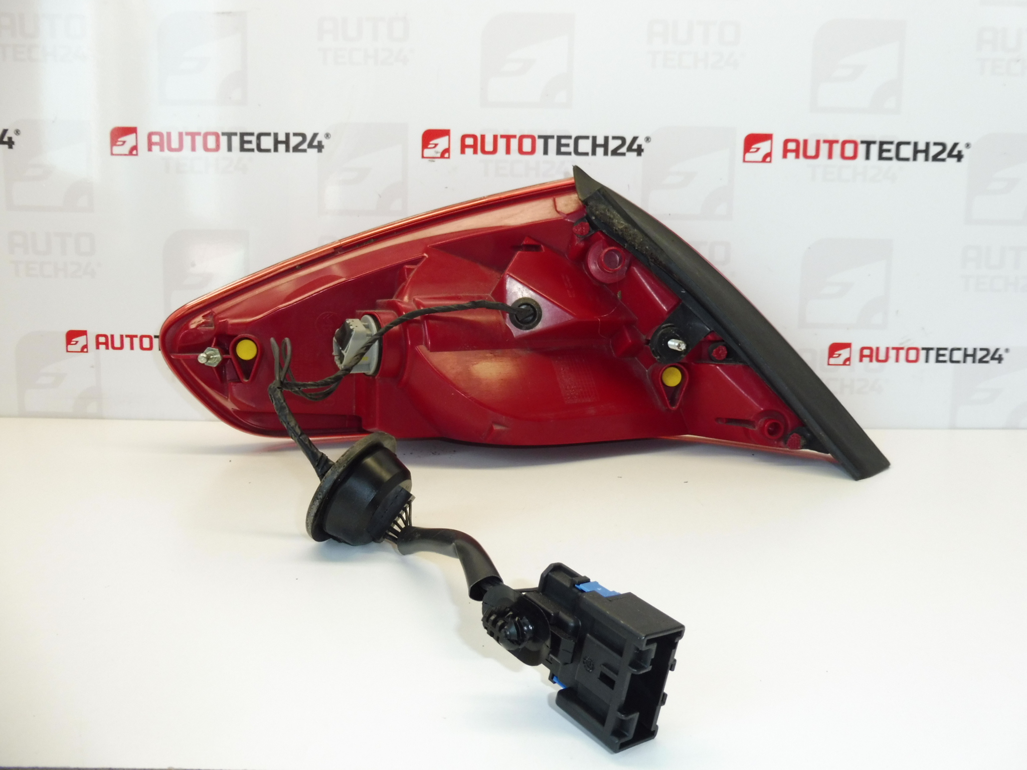 Oikea takavalo Peugeot 307 CC 714025600861 6351X4 6351S3