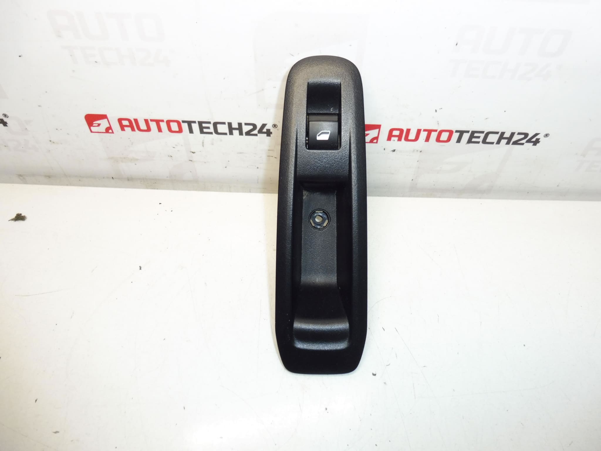 Matkustajan ikkunan ohjaus Peugeot 308 T9 96762292ZD runko 98217900ZD